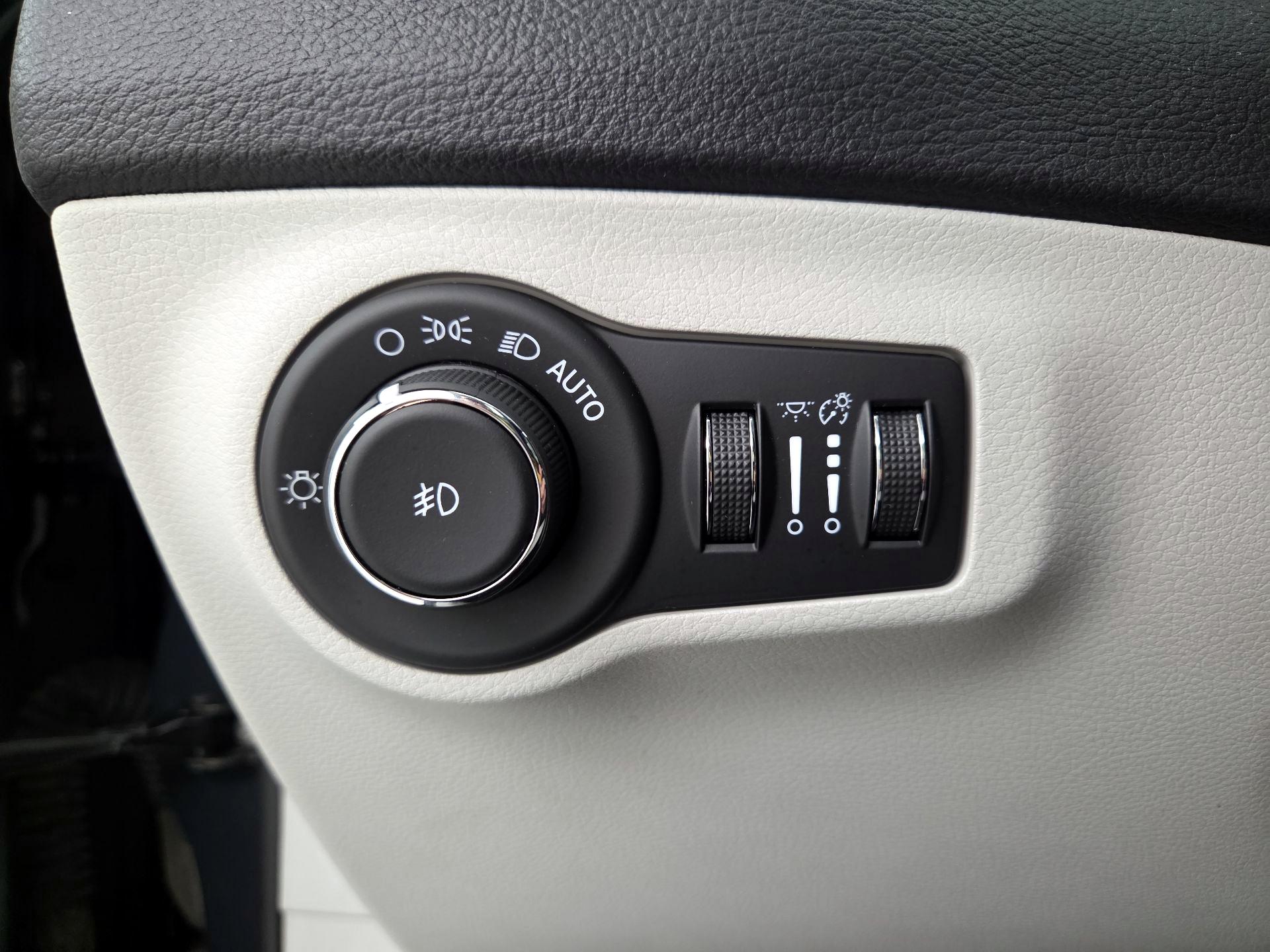 Thumbnail: 2018 Jeep Compass - 13