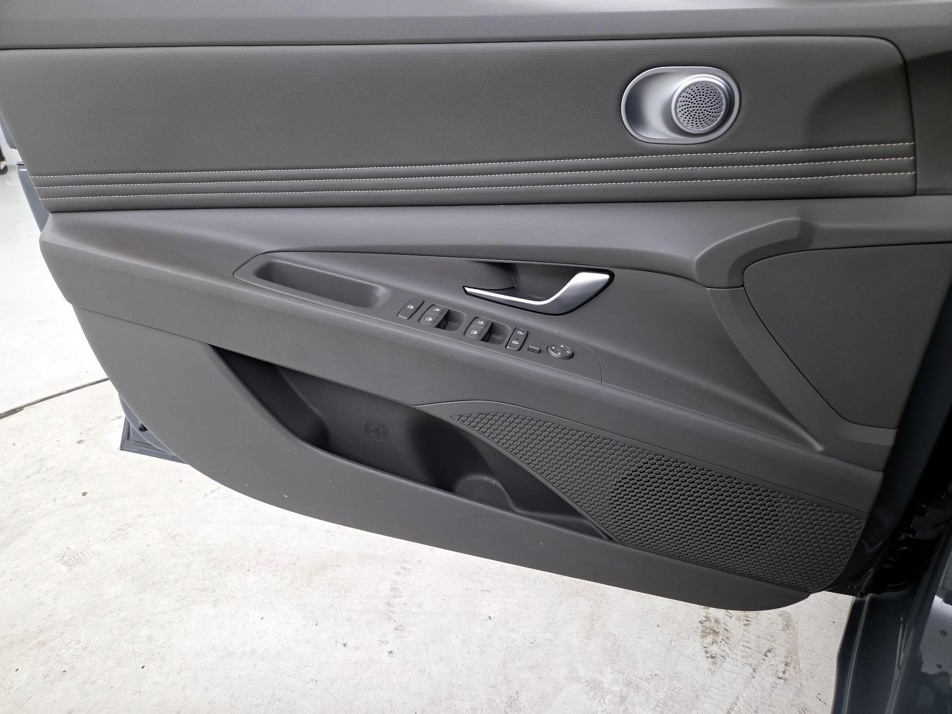 Thumbnail: 2023 Hyundai Elantra - 12