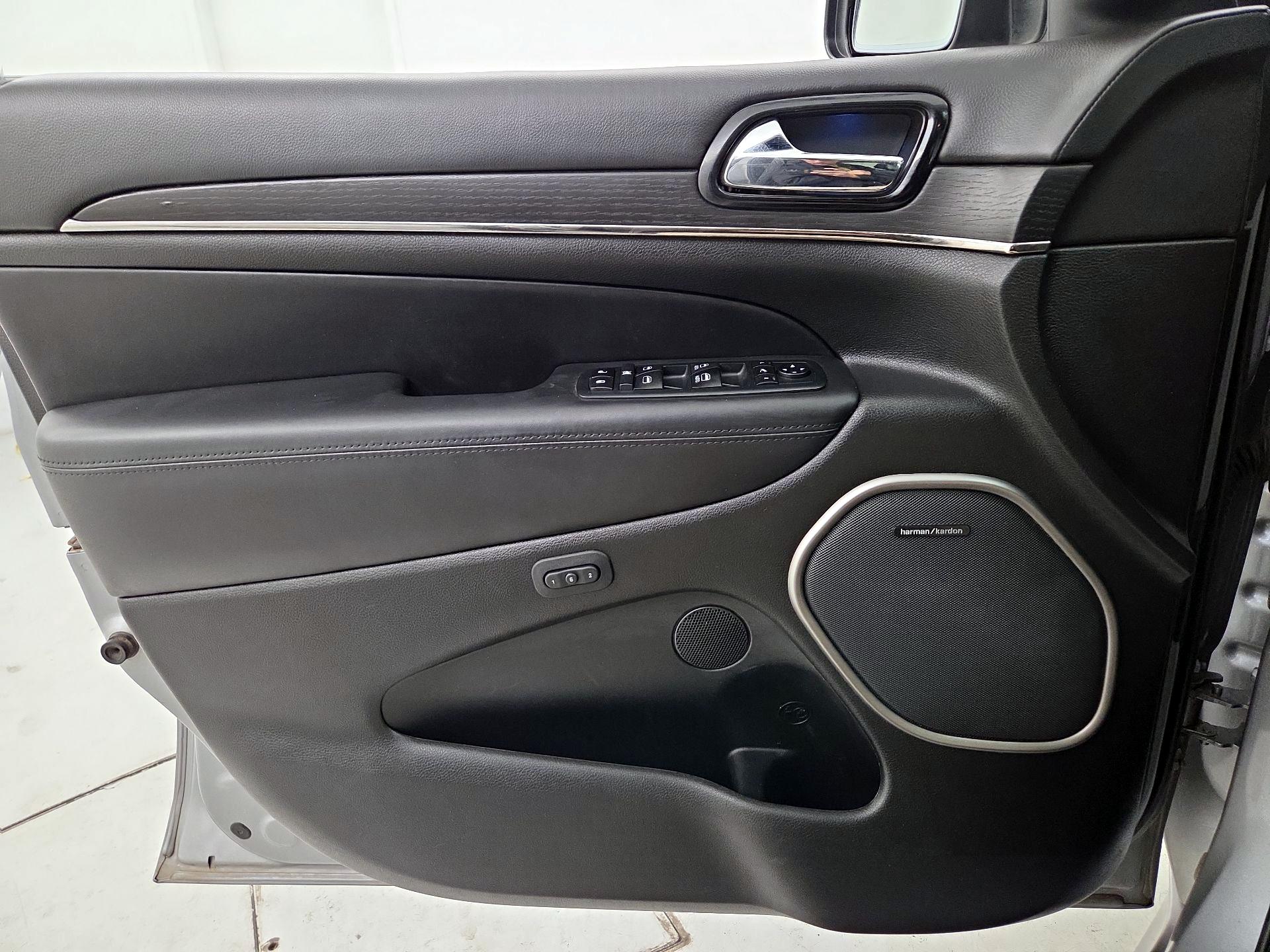 Thumbnail: 2021 Jeep Grand Cherokee - 12