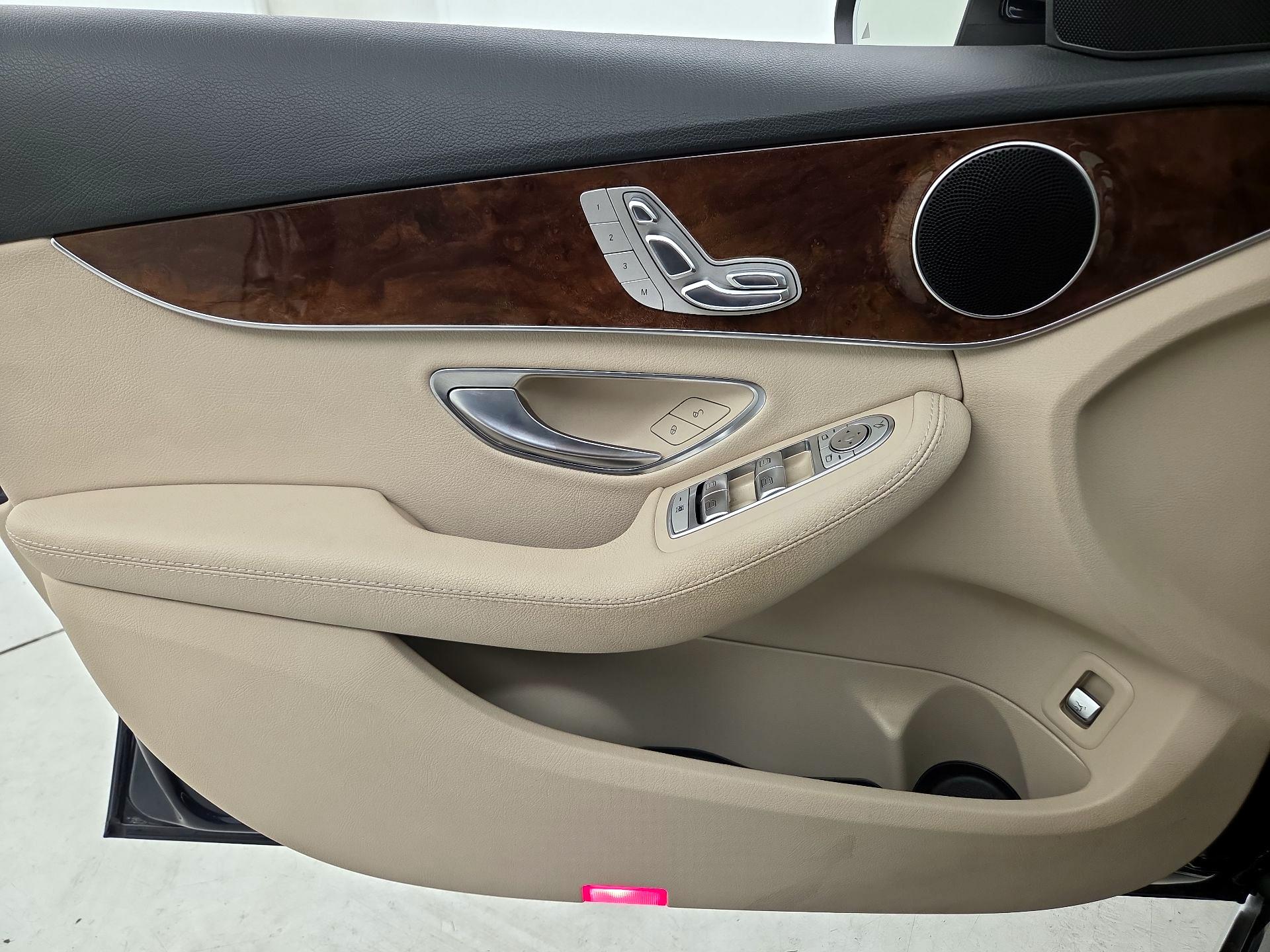 Thumbnail: 2016 Mercedes-Benz C-Class - 12