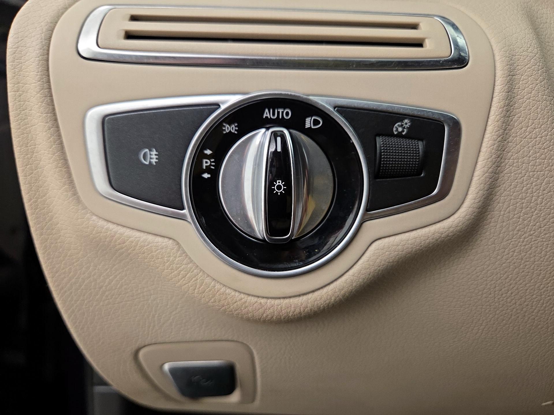 Thumbnail: 2016 Mercedes-Benz C-Class - 13