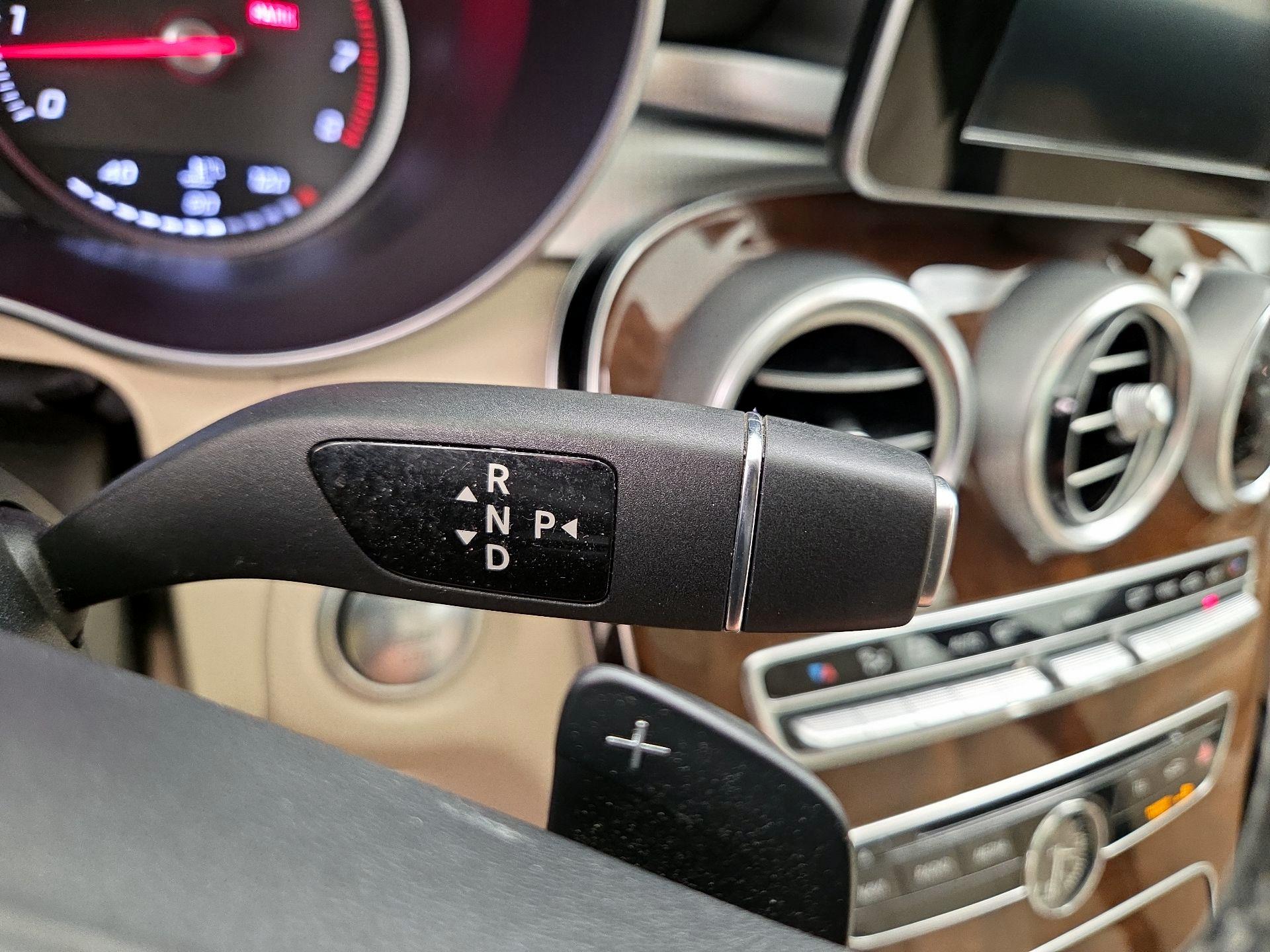 Thumbnail: 2016 Mercedes-Benz C-Class - 18