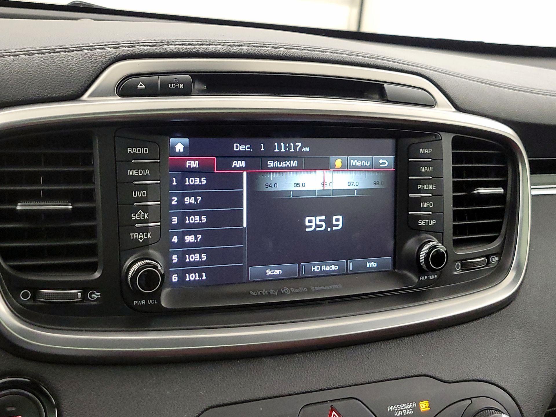 Thumbnail: 2017 Kia Sorento - 16