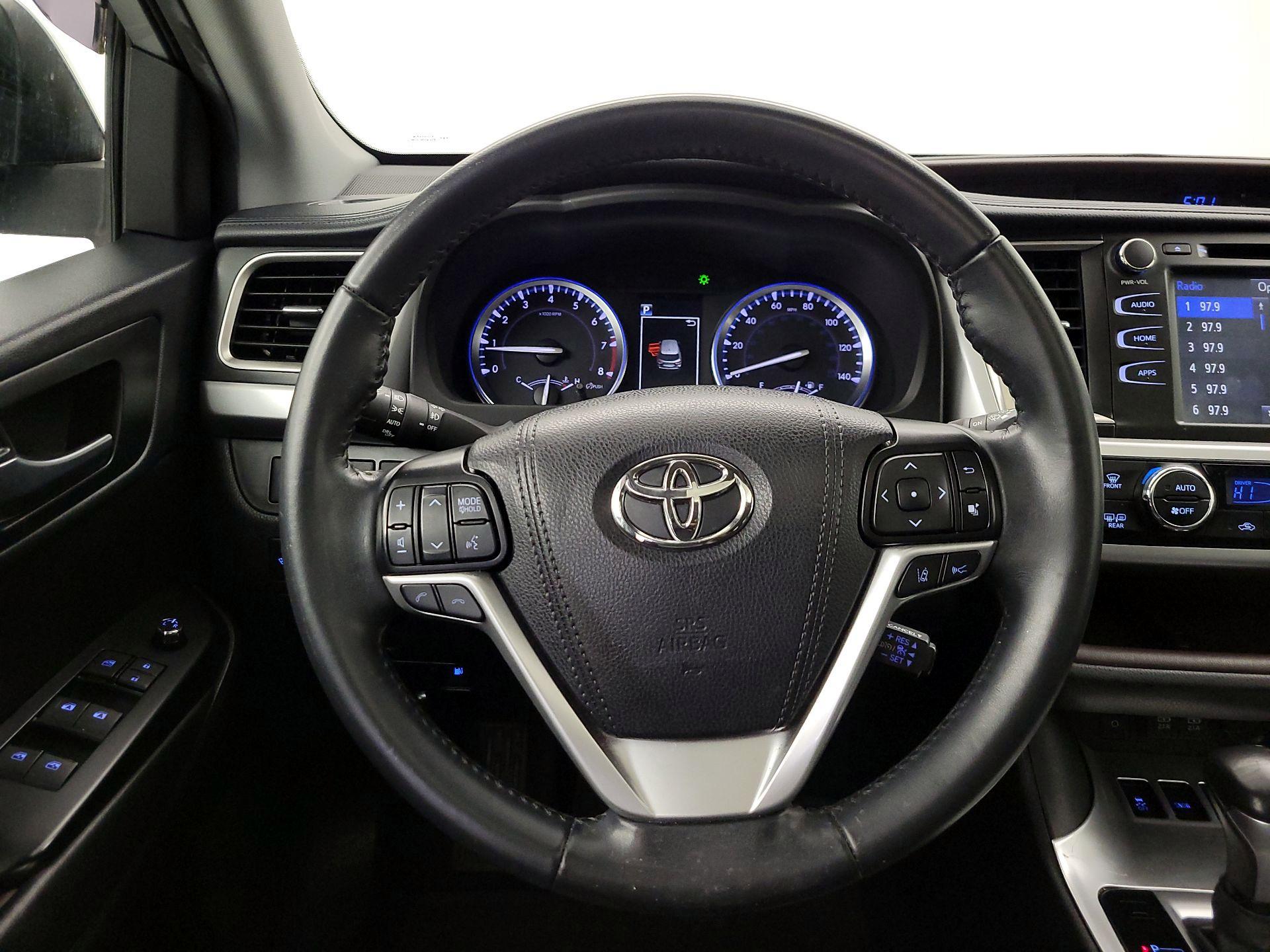 Thumbnail: 2019 Toyota Highlander - 10