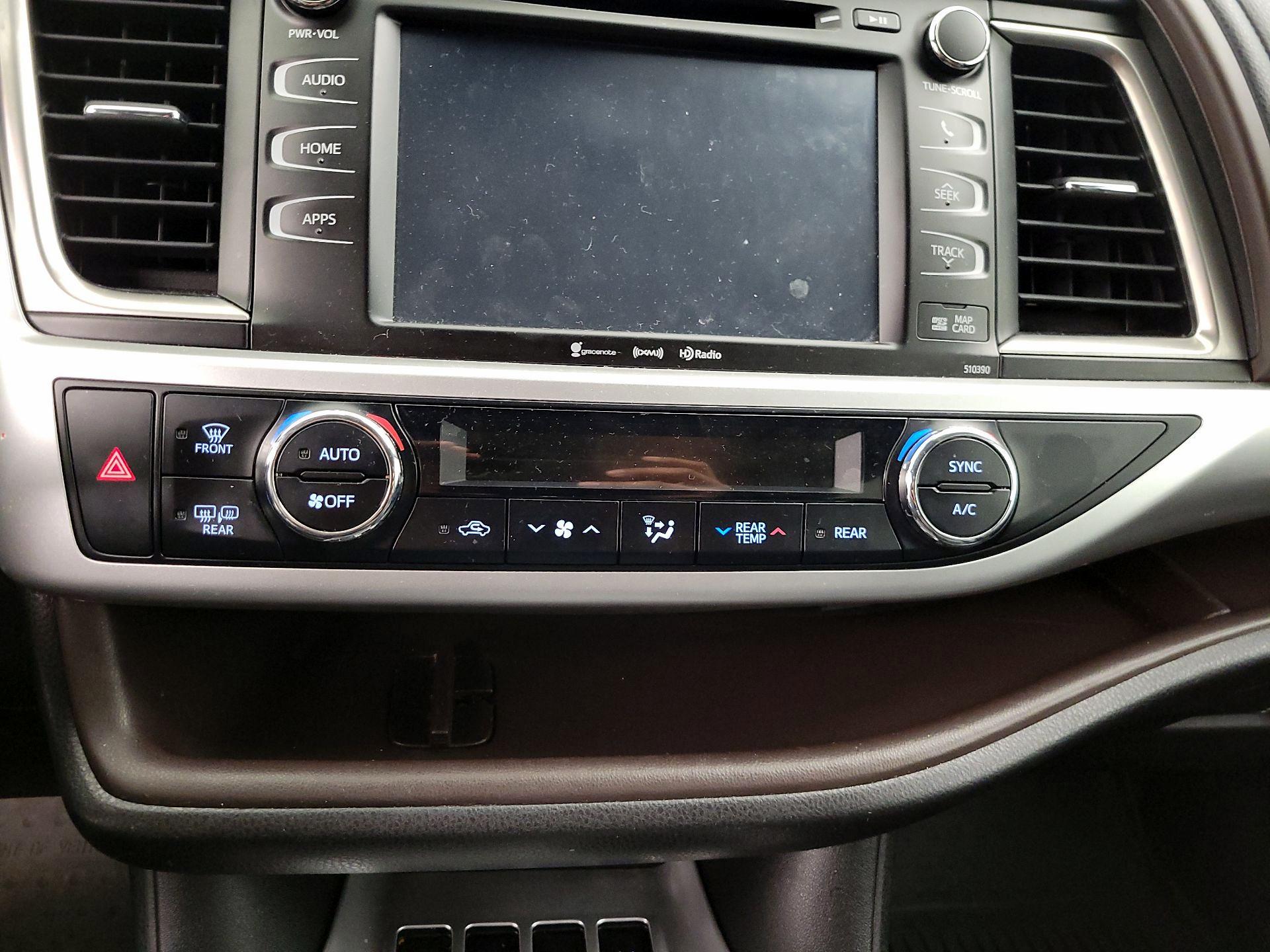 Thumbnail: 2019 Toyota Highlander - 16