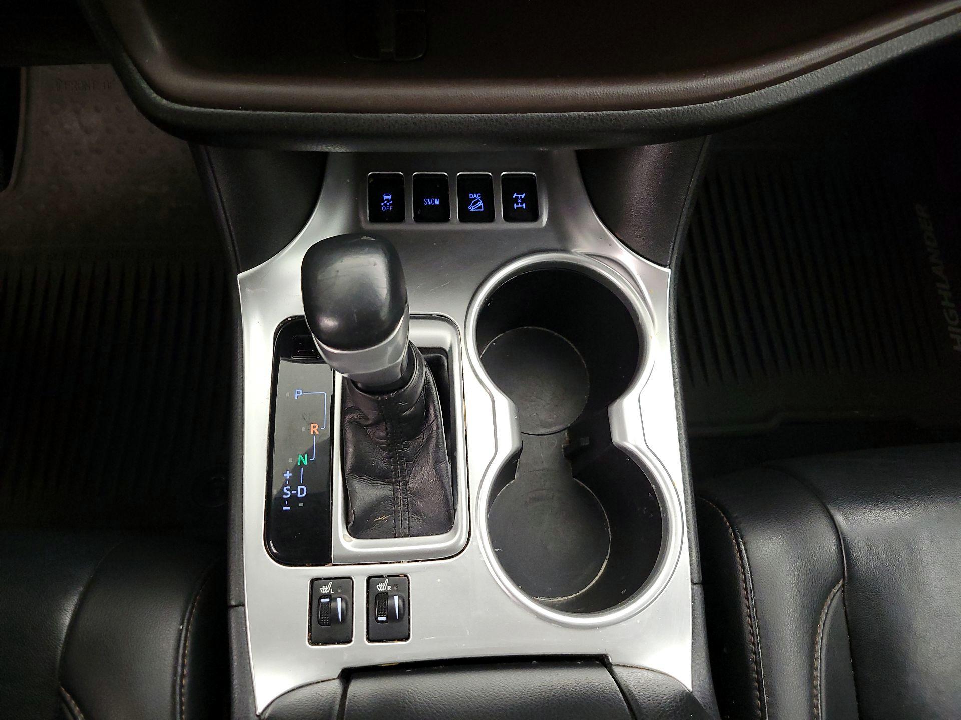 Thumbnail: 2019 Toyota Highlander - 17