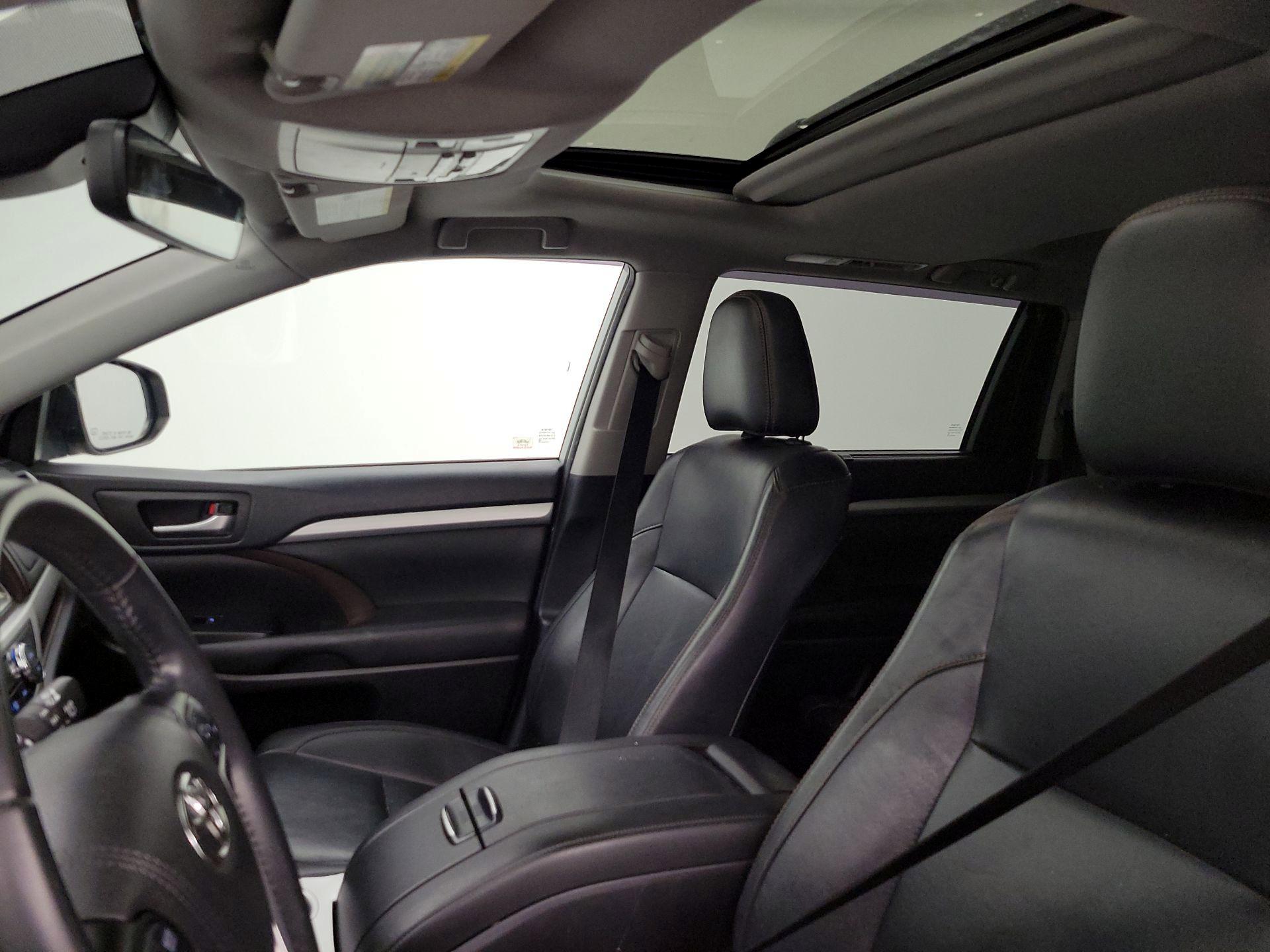 Thumbnail: 2019 Toyota Highlander - 19