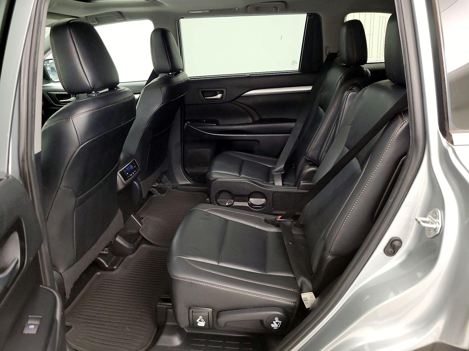 Thumbnail: 2019 Toyota Highlander - 20