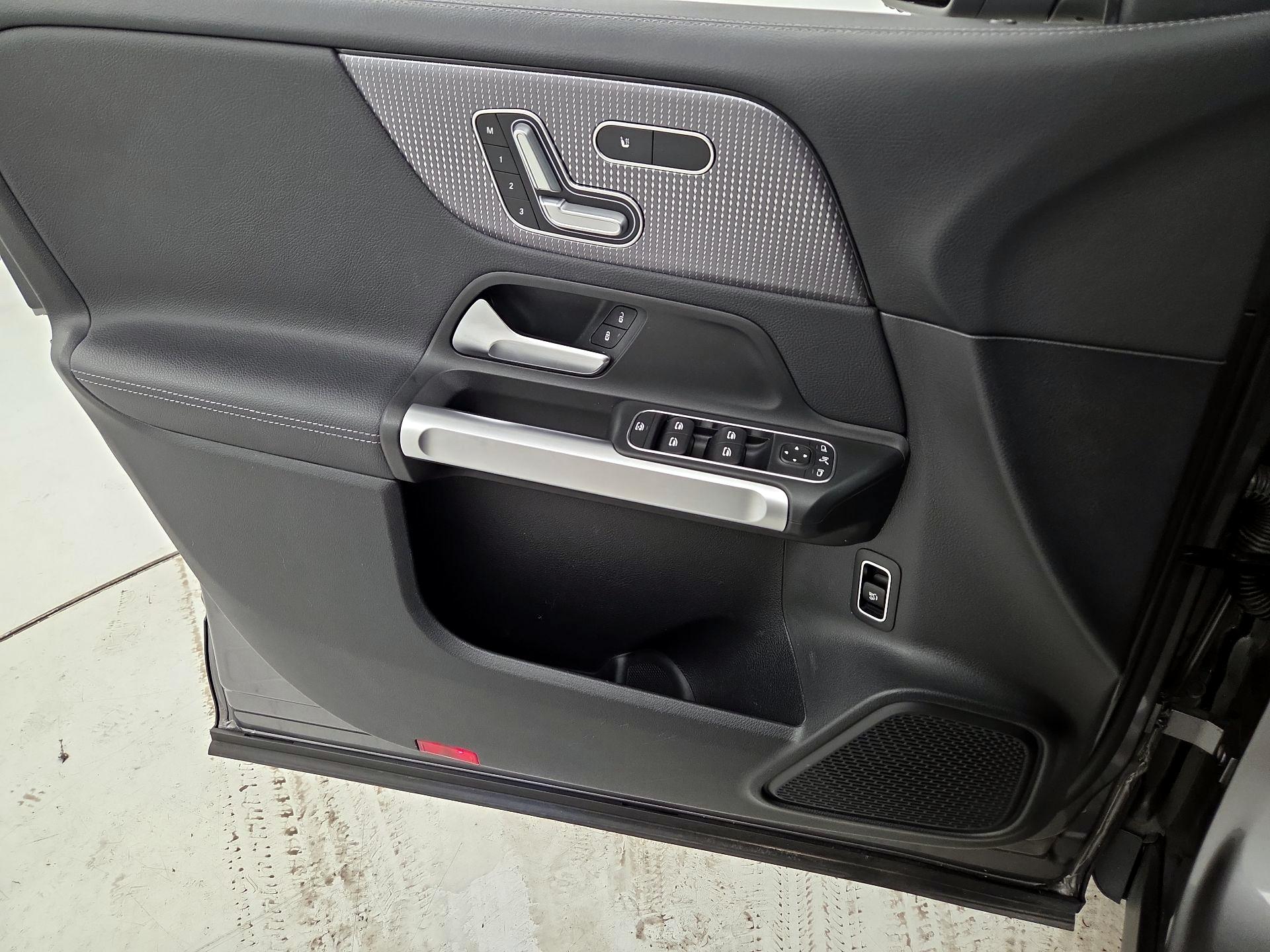 Thumbnail: 2021 Mercedes-Benz GLB - 12