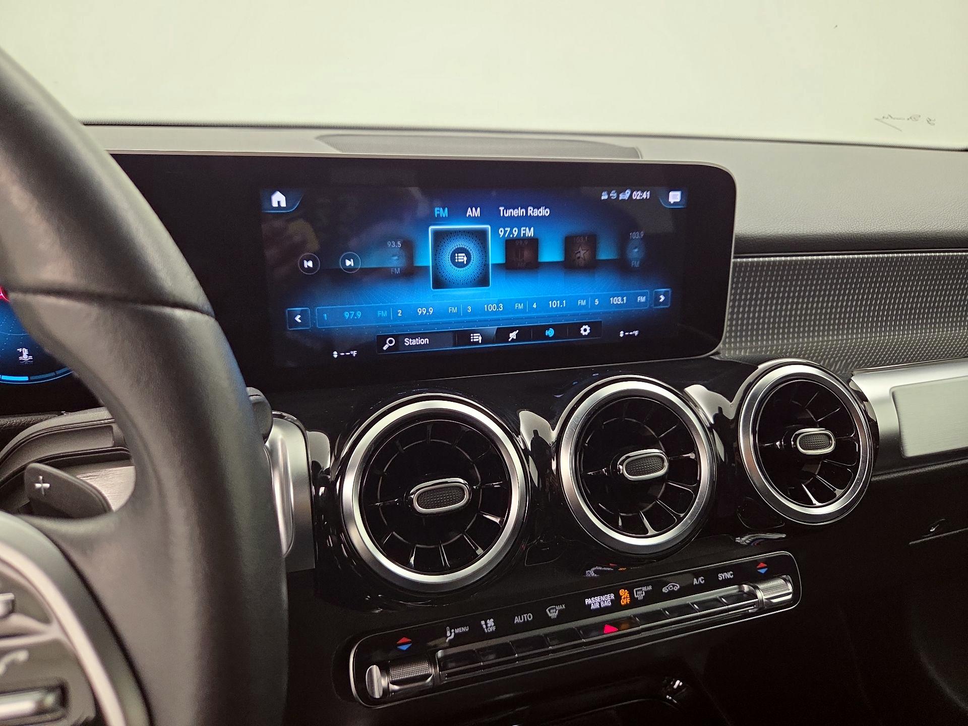 Thumbnail: 2021 Mercedes-Benz GLB - 15