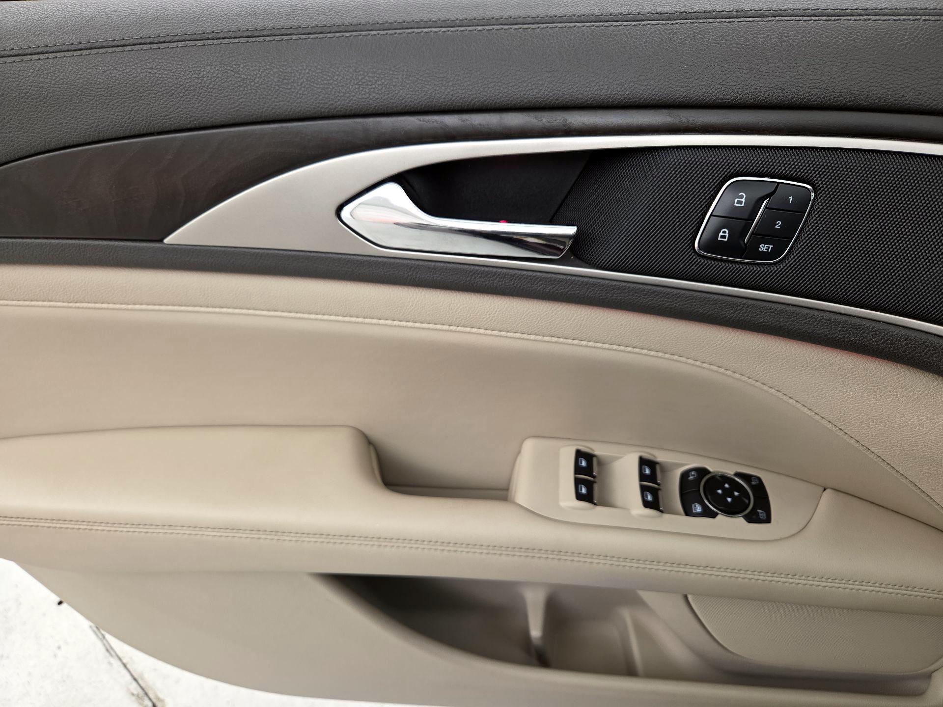 Thumbnail: 2017 Lincoln MKZ - 12