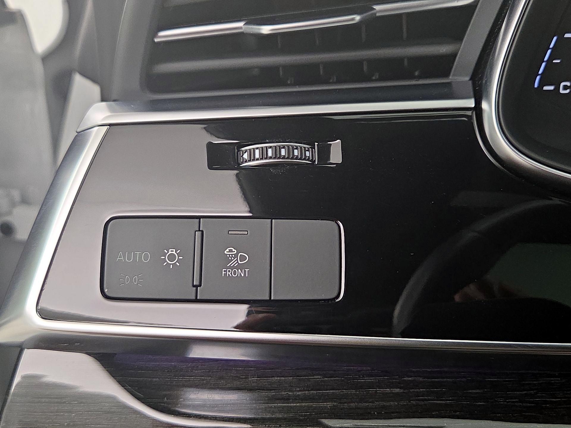 Thumbnail: 2021 Audi Q8 - 13