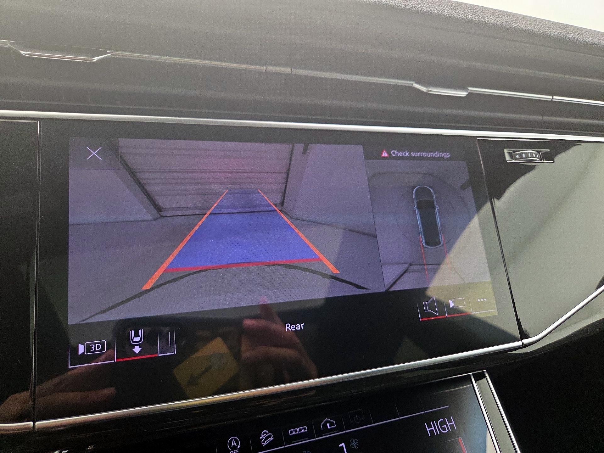 Thumbnail: 2021 Audi Q8 - 15