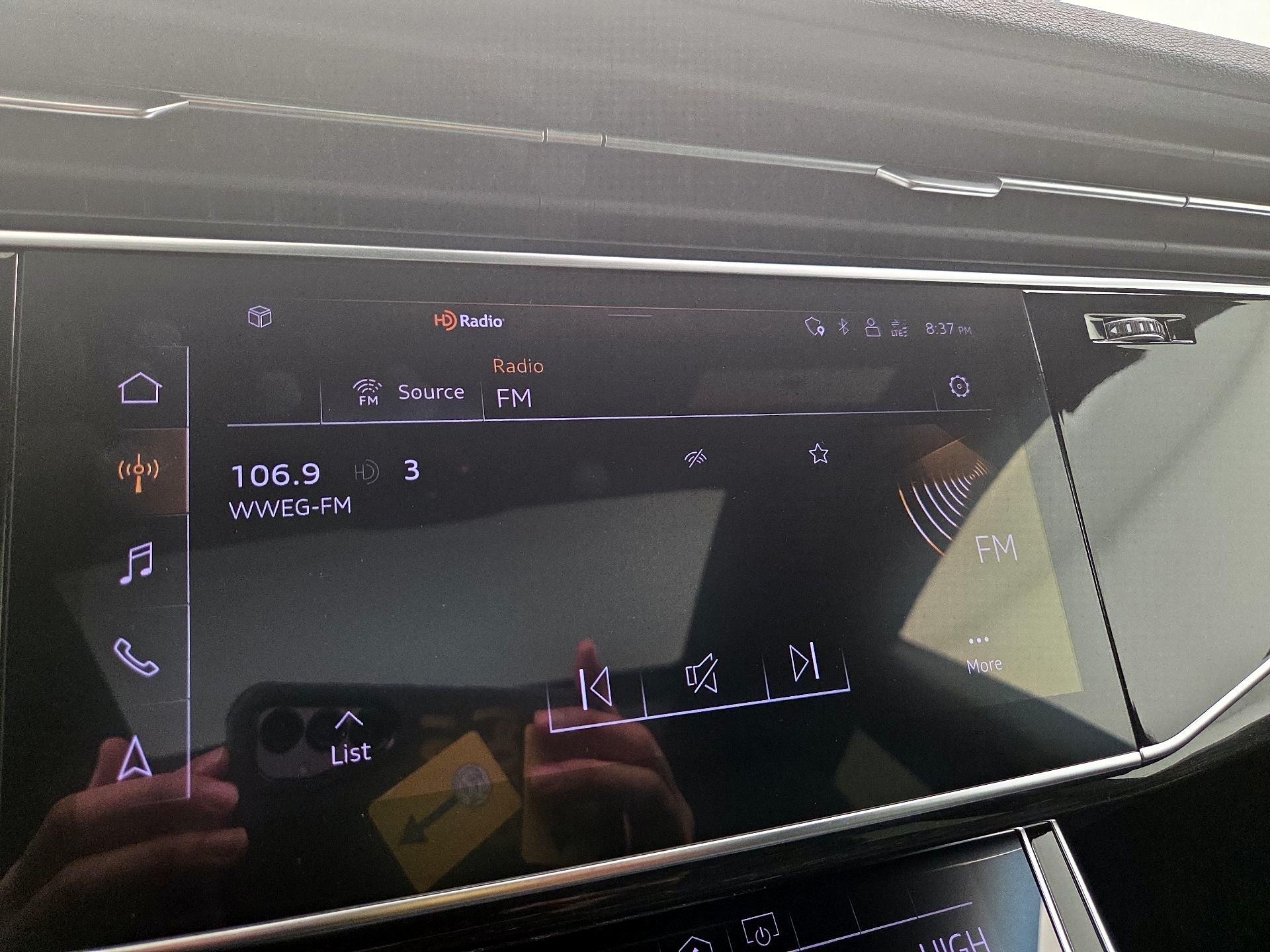 Thumbnail: 2021 Audi Q8 - 16