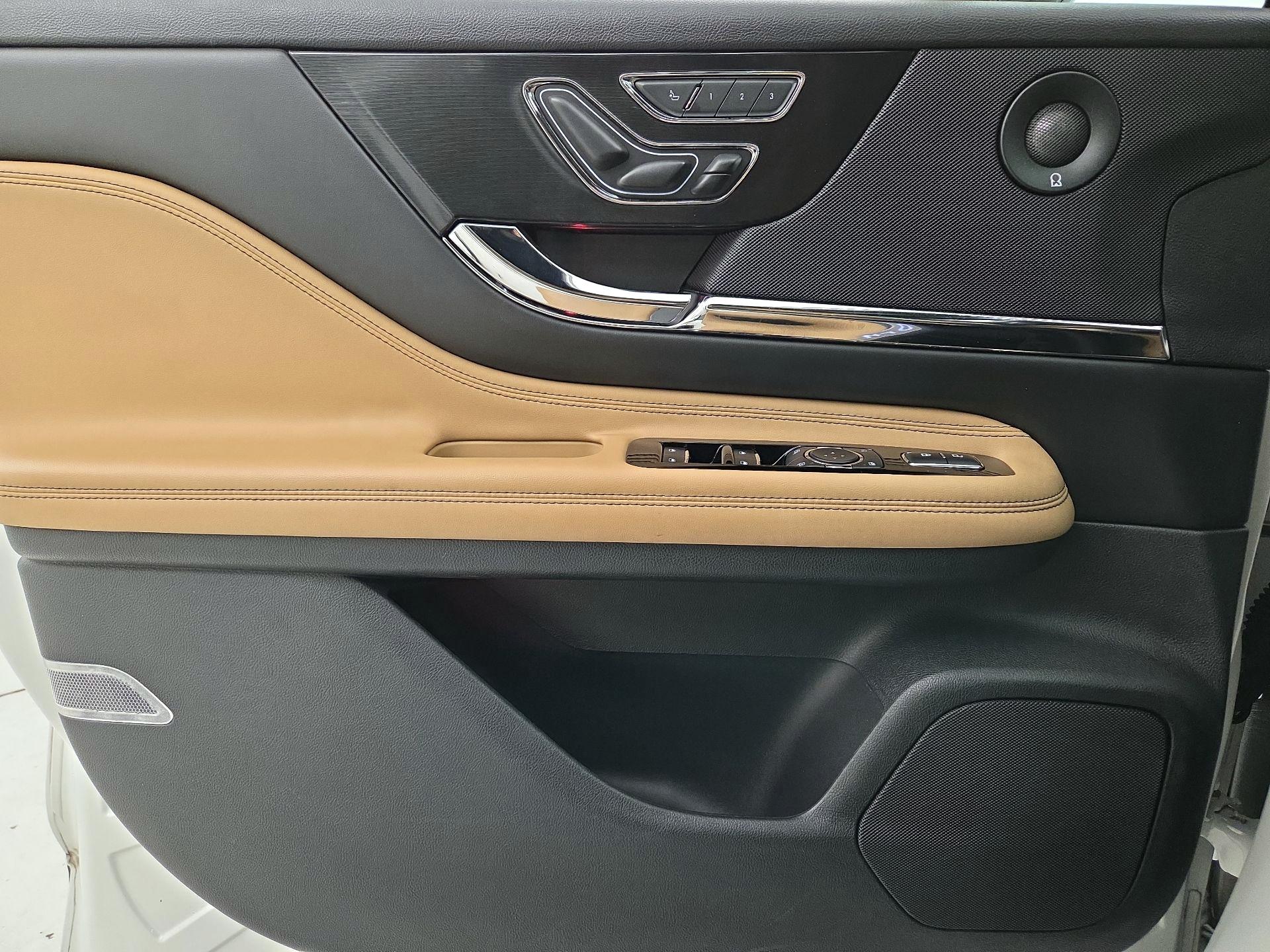 Thumbnail: 2020 Lincoln Corsair - 12