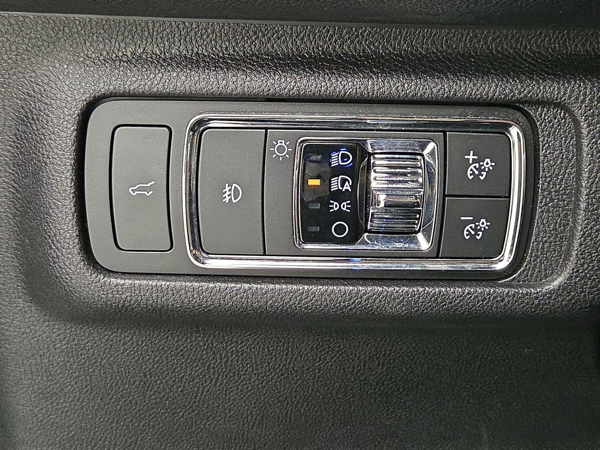 Thumbnail: 2020 Lincoln Corsair - 13