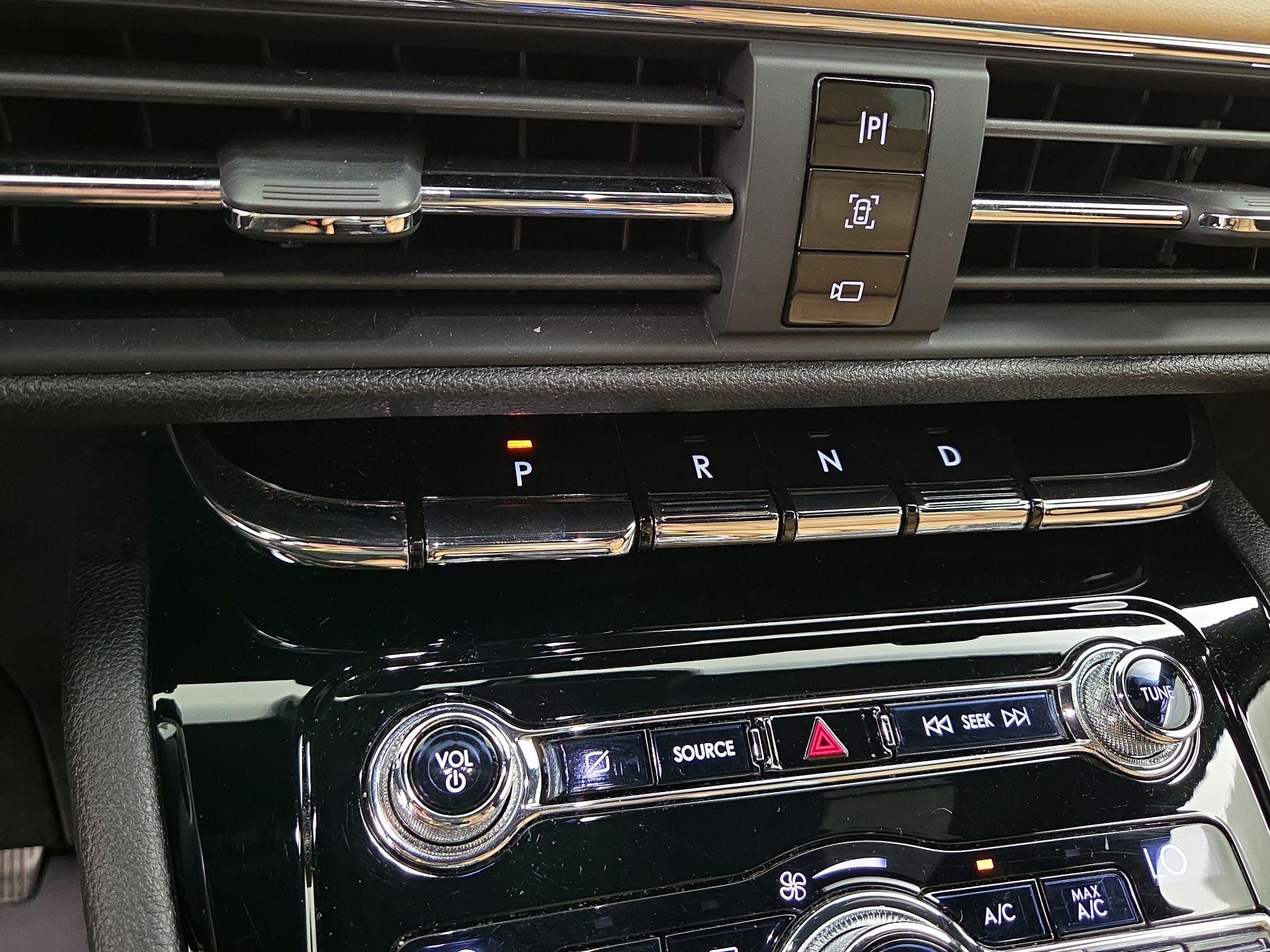 Thumbnail: 2020 Lincoln Corsair - 18