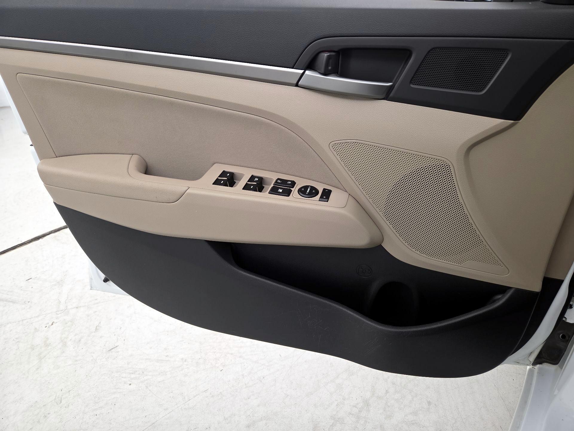 Thumbnail: 2017 Hyundai Elantra - 12