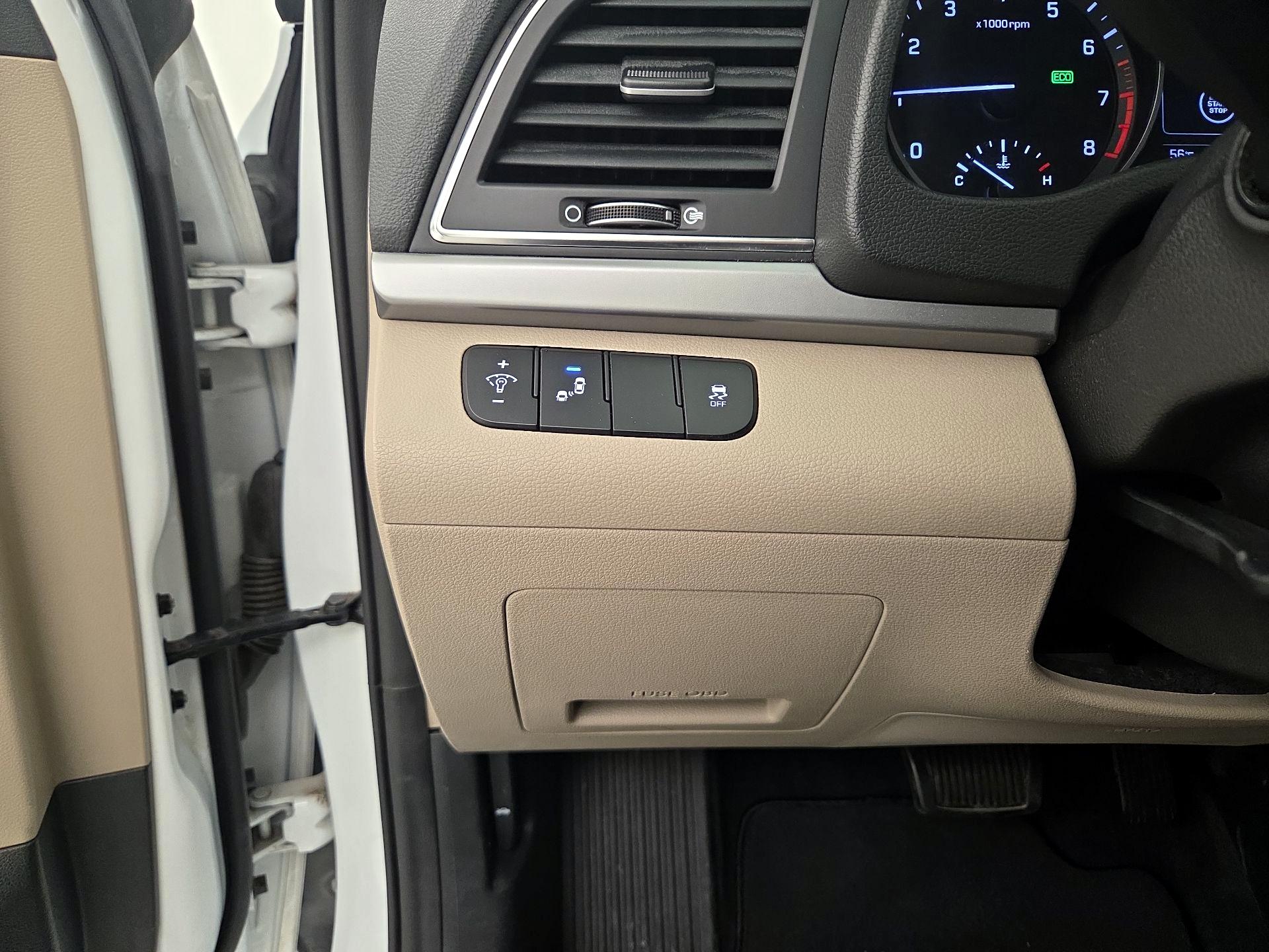 Thumbnail: 2017 Hyundai Elantra - 13