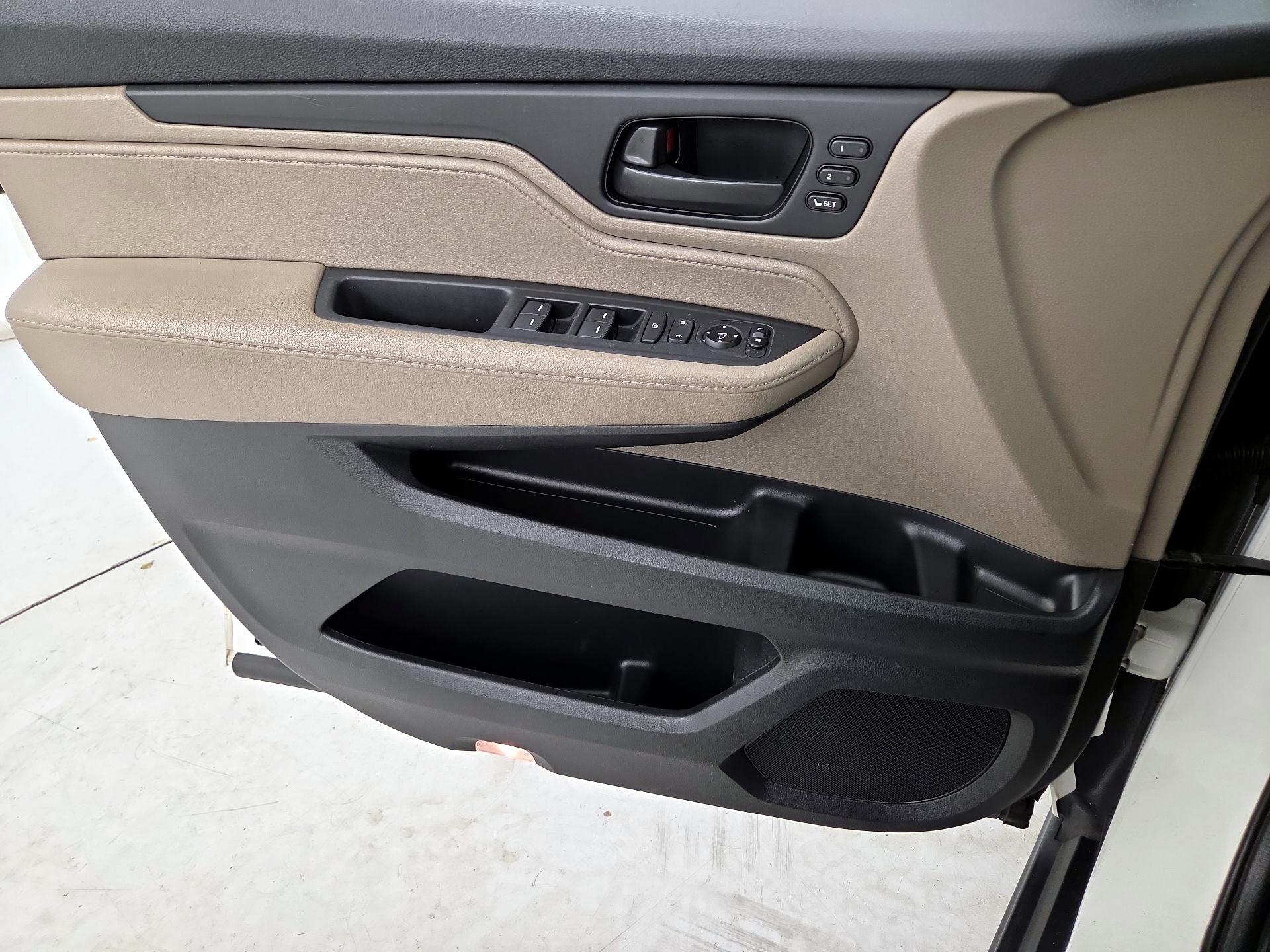 Thumbnail: 2018 Honda Odyssey - 12