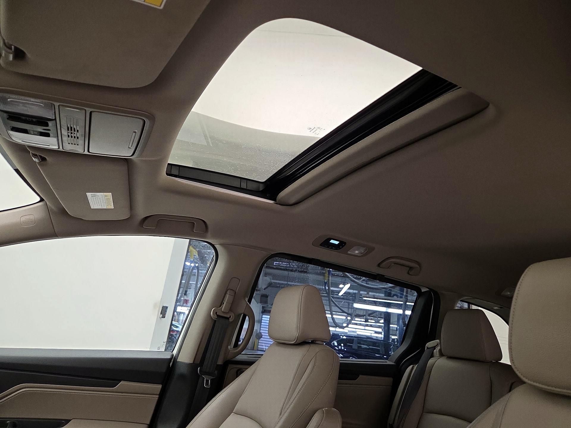 Thumbnail: 2018 Honda Odyssey - 19