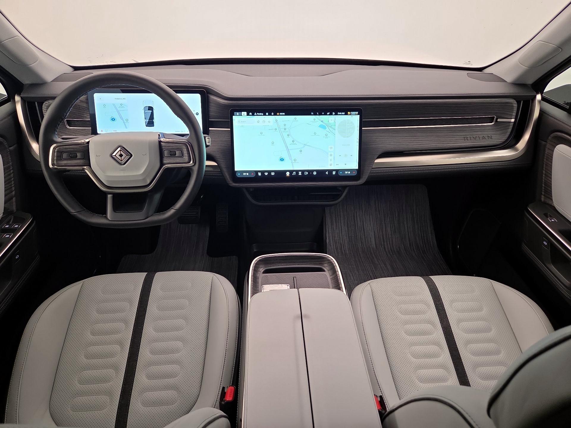 Thumbnail: 2025 Rivian R1S - 9