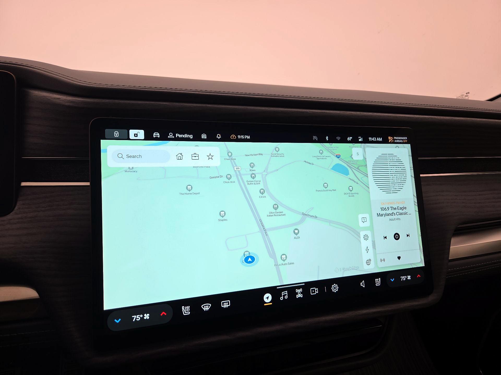 Thumbnail: 2025 Rivian R1S - 13