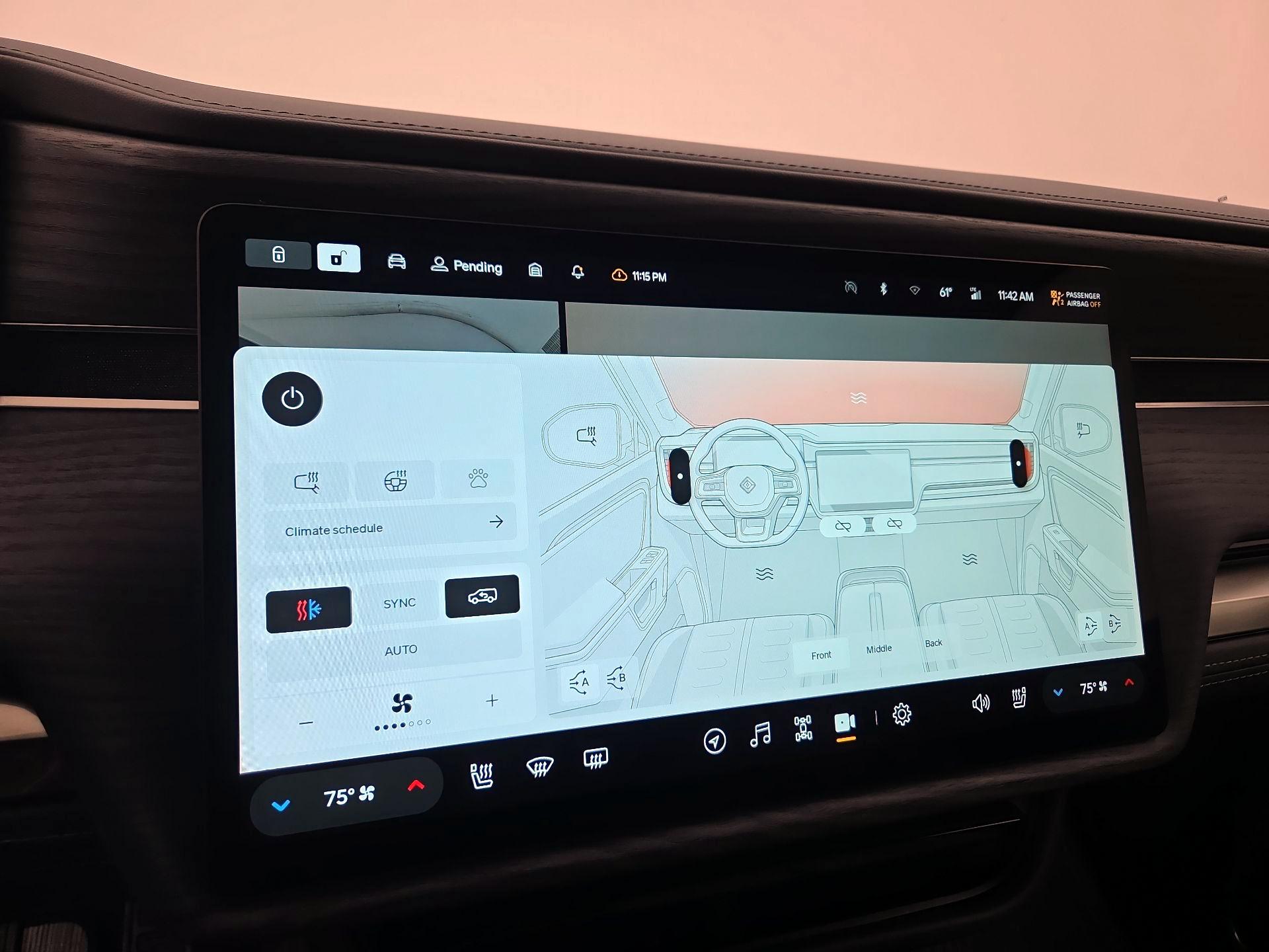 Thumbnail: 2025 Rivian R1S - 16