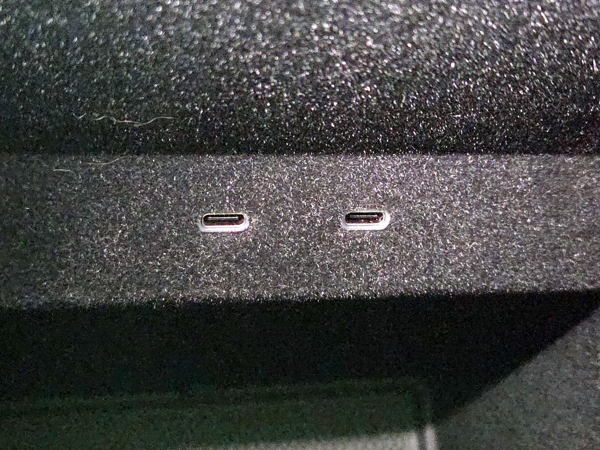 Thumbnail: 2025 Rivian R1S - 18