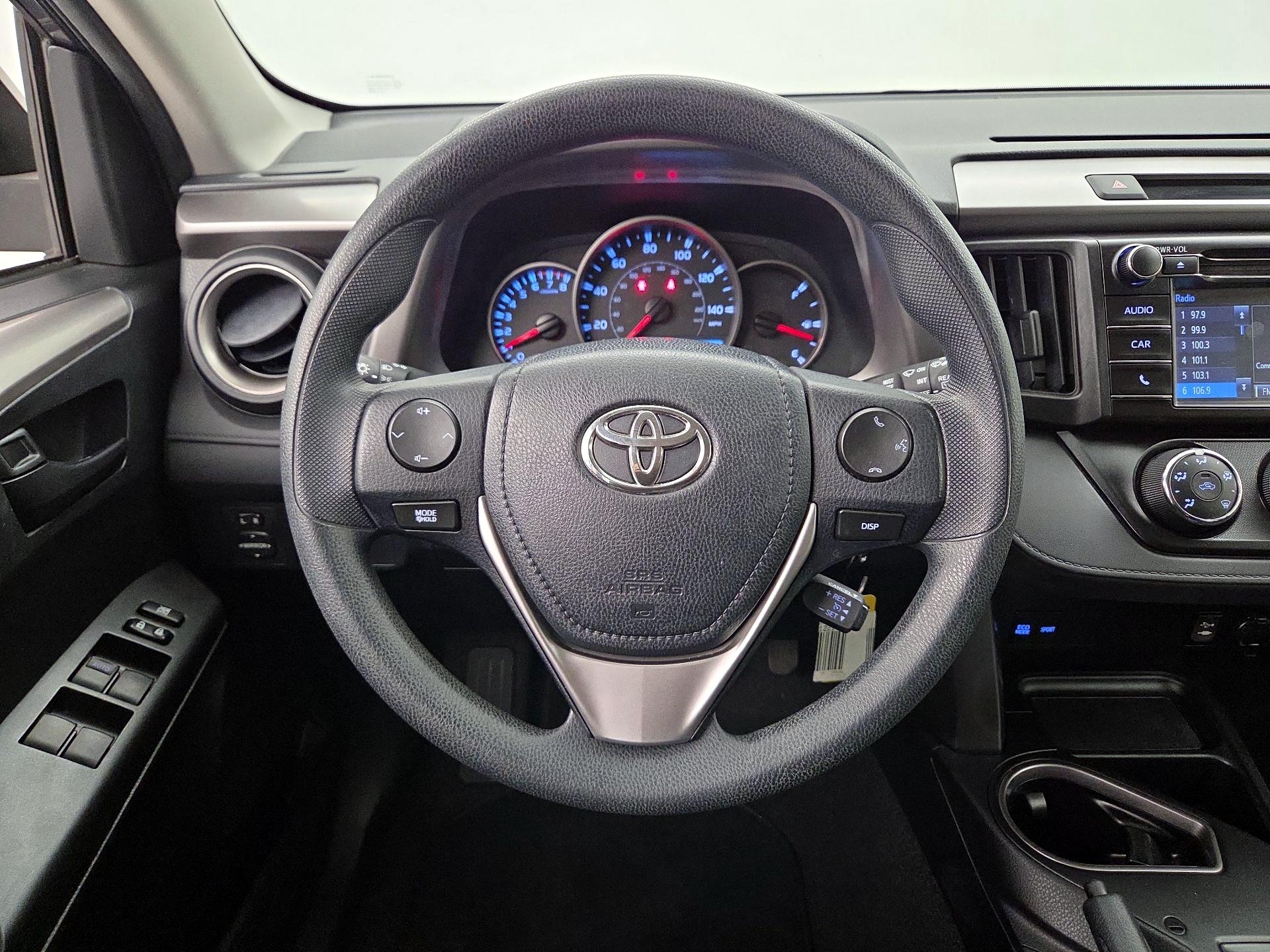 Thumbnail: 2016 Toyota RAV4 - 10