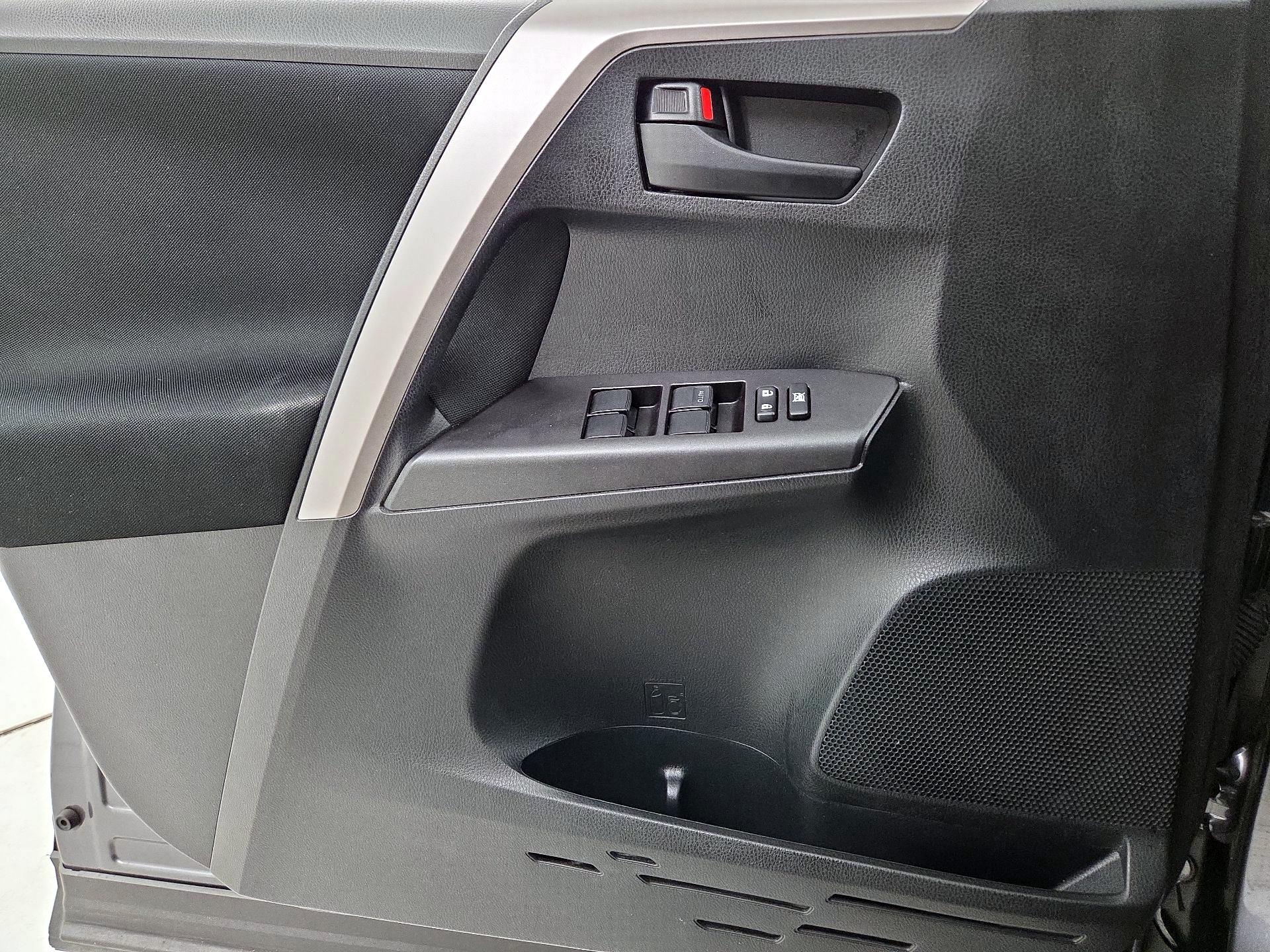 Thumbnail: 2016 Toyota RAV4 - 12