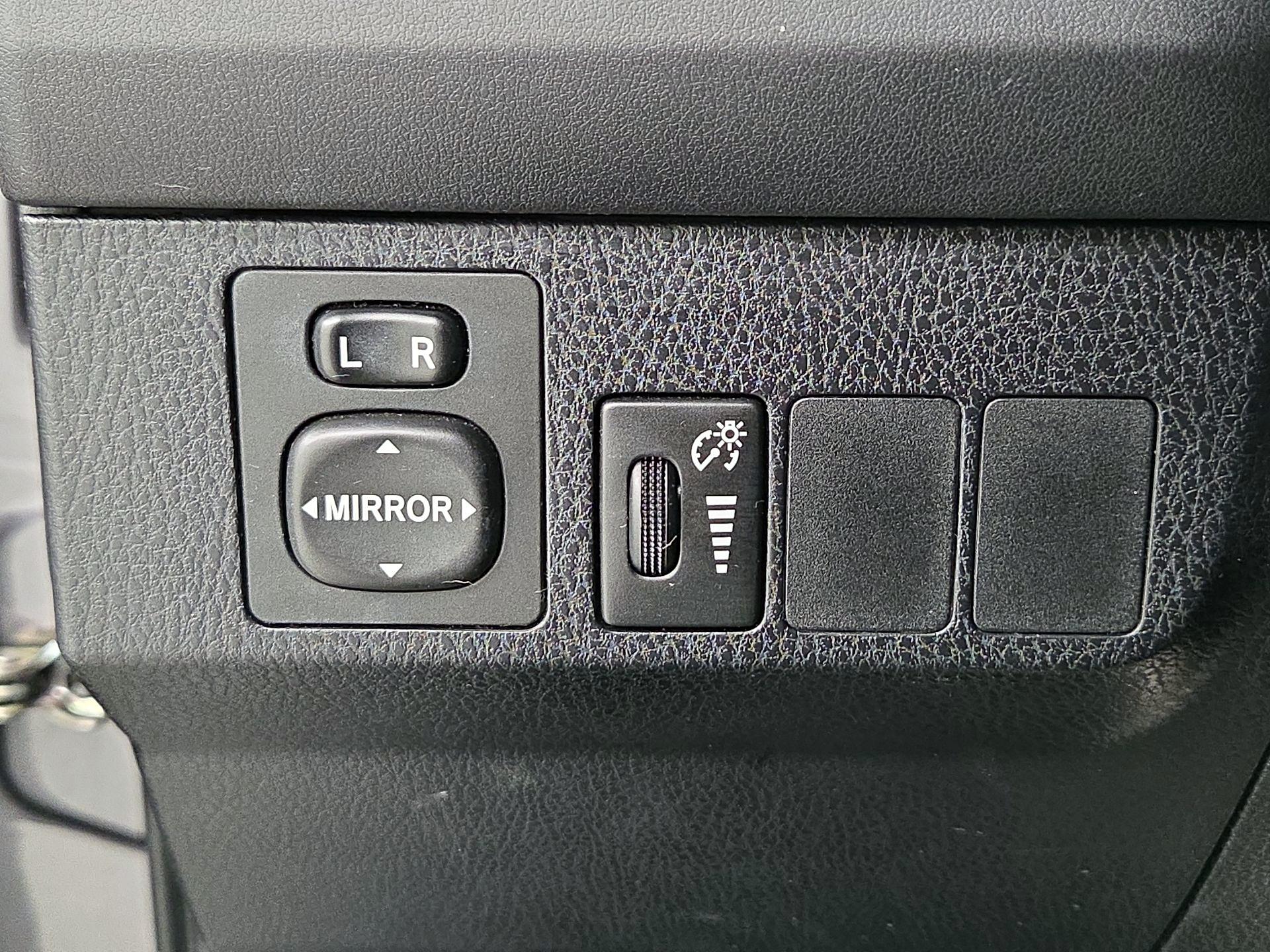 Thumbnail: 2016 Toyota RAV4 - 13