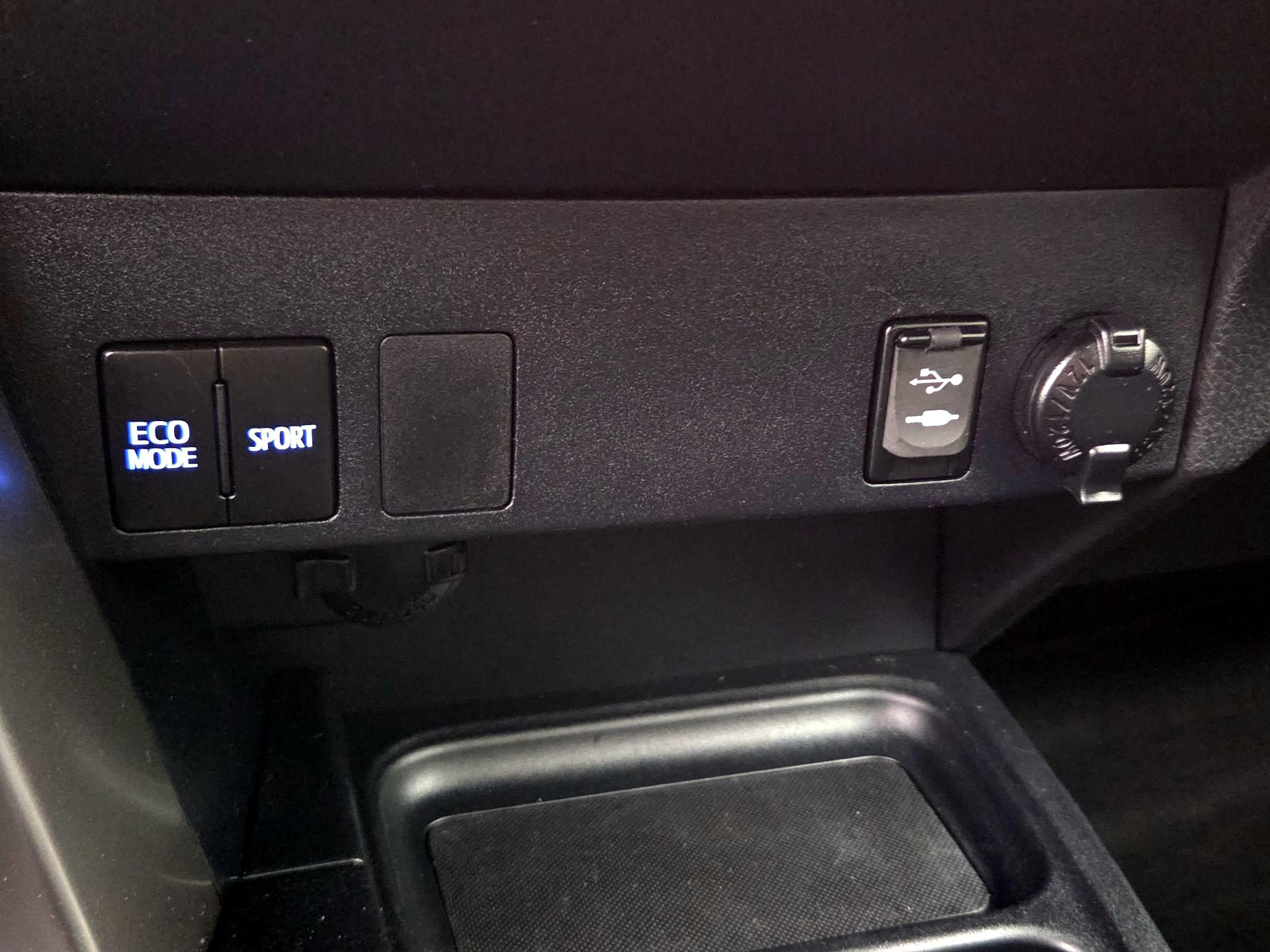 Thumbnail: 2016 Toyota RAV4 - 18