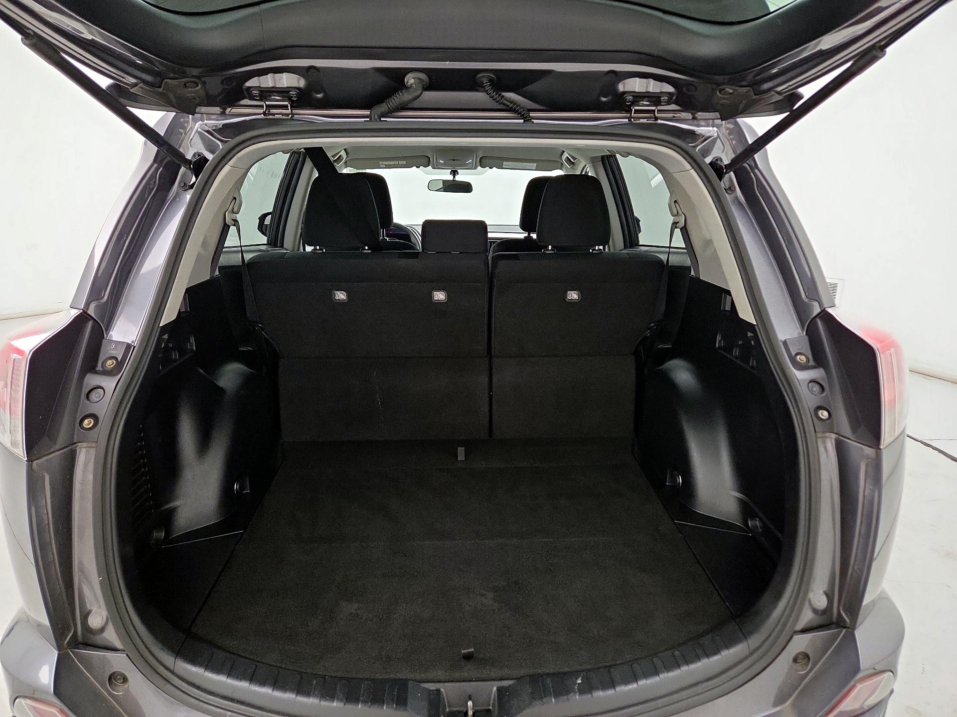 Thumbnail: 2016 Toyota RAV4 - 20