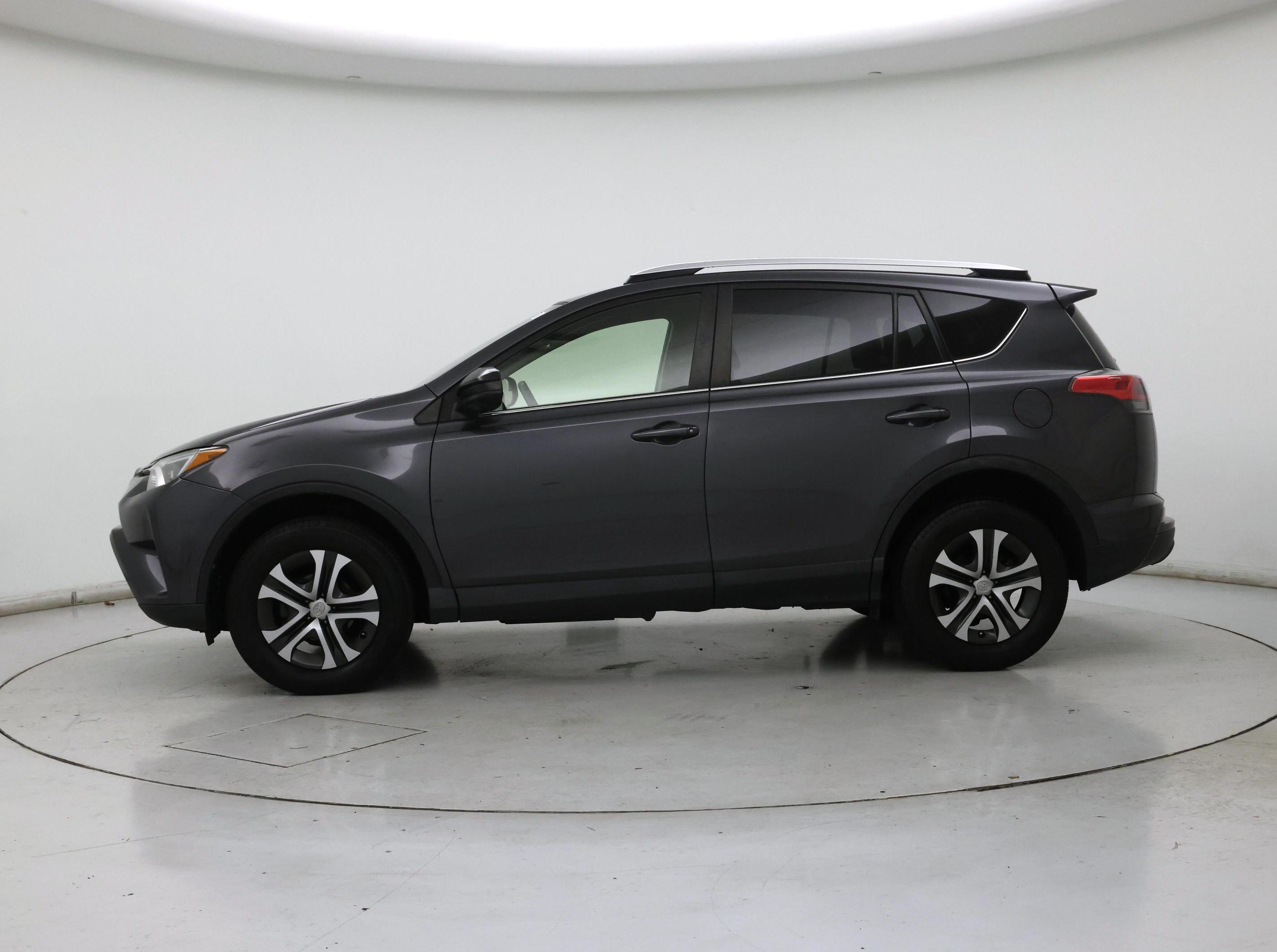 Thumbnail: 2016 Toyota RAV4 - 3
