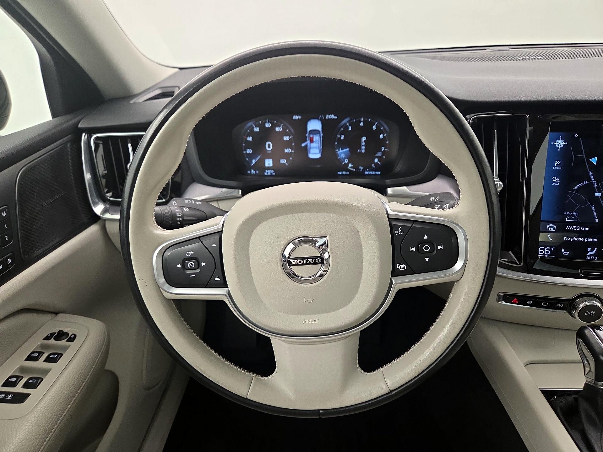 Thumbnail: 2019 Volvo S60 - 10