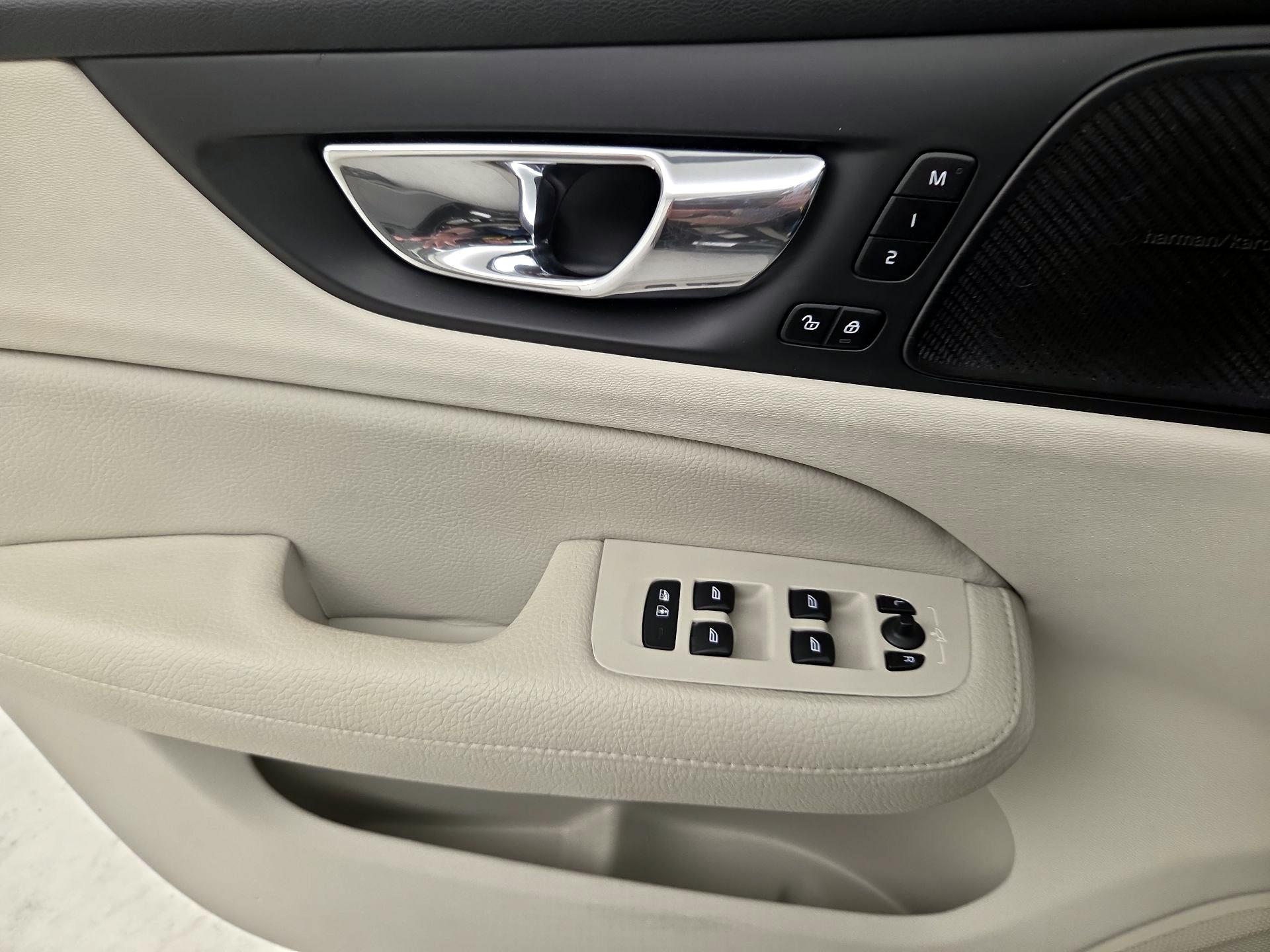 Thumbnail: 2019 Volvo S60 - 12