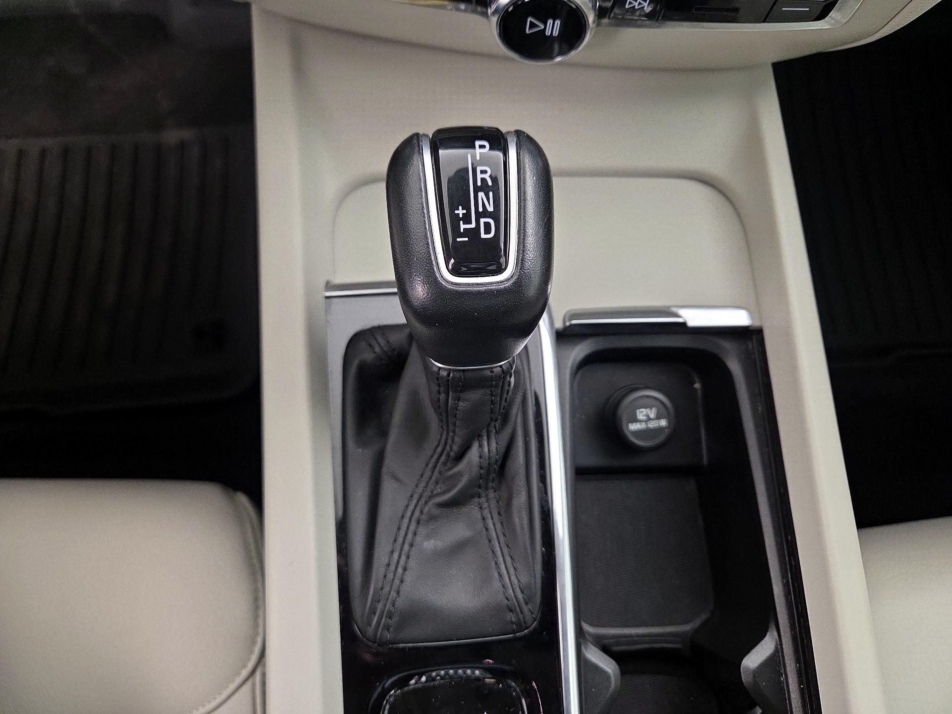 Thumbnail: 2019 Volvo S60 - 18