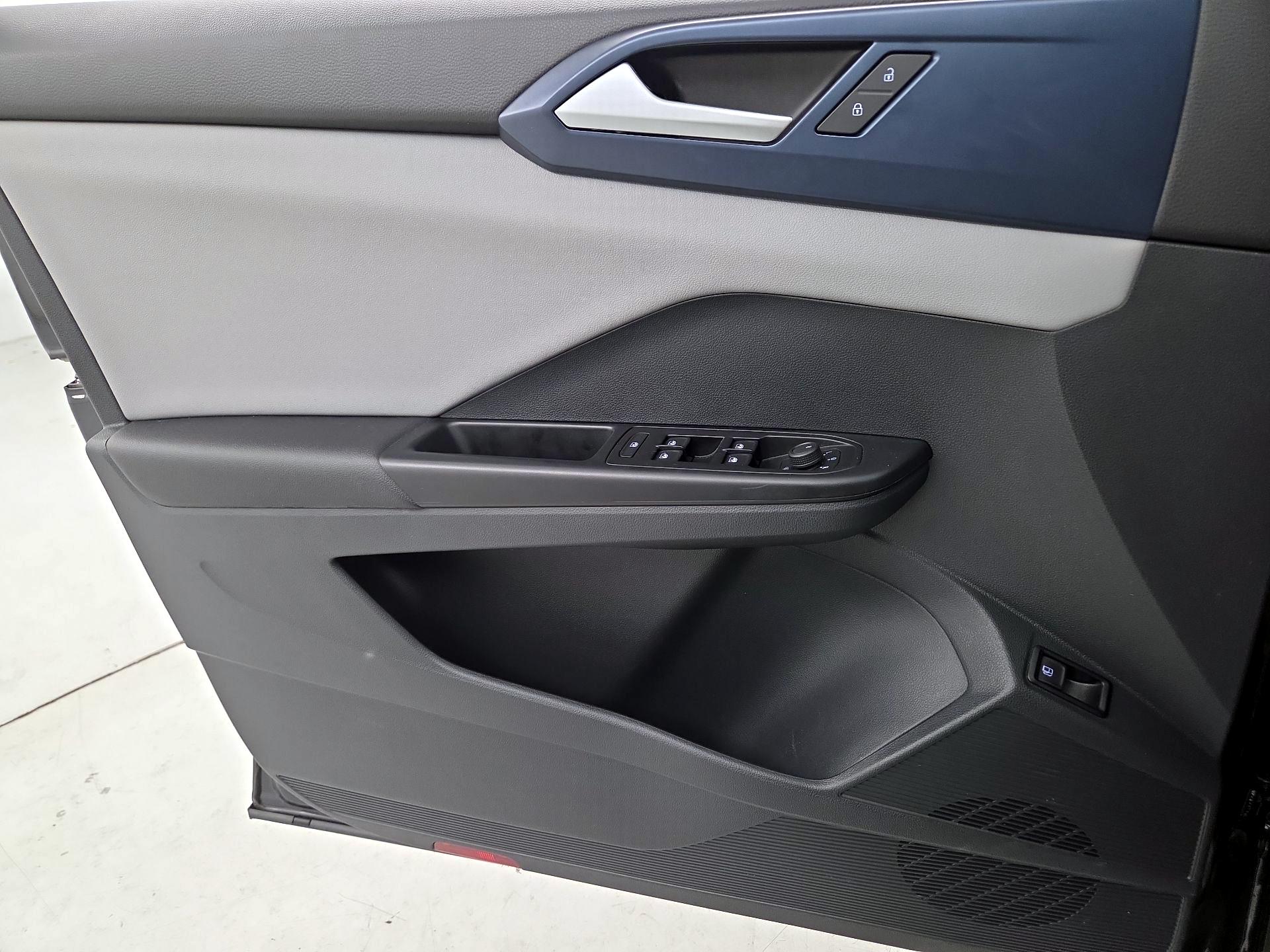 Thumbnail: 2023 Volkswagen Taos - 12