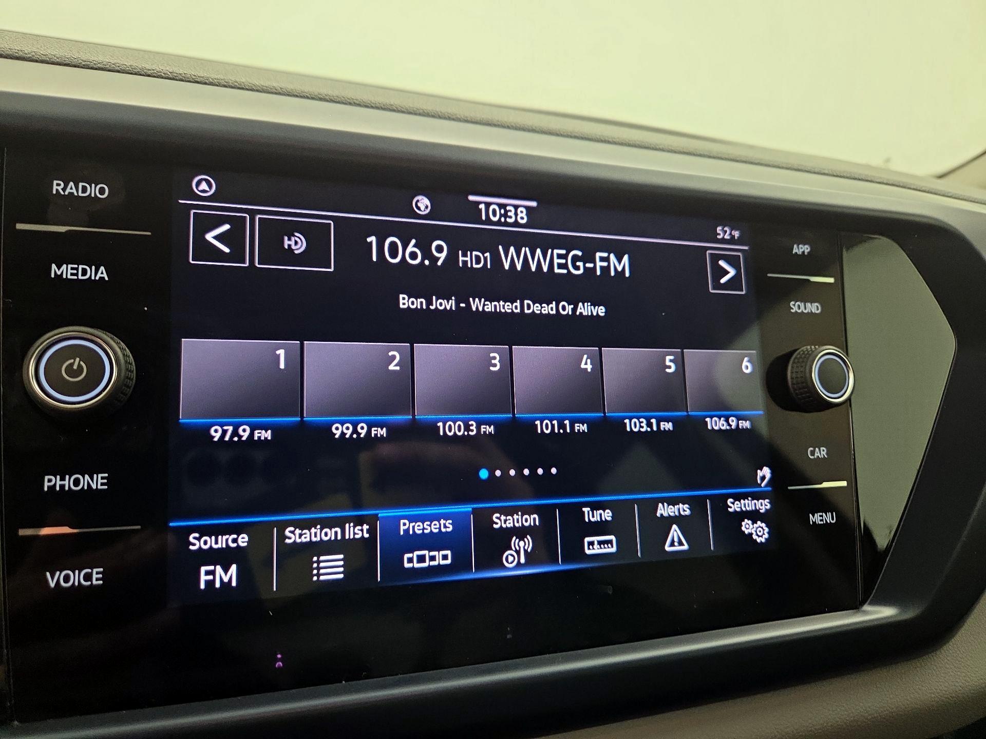 Thumbnail: 2023 Volkswagen Taos - 15