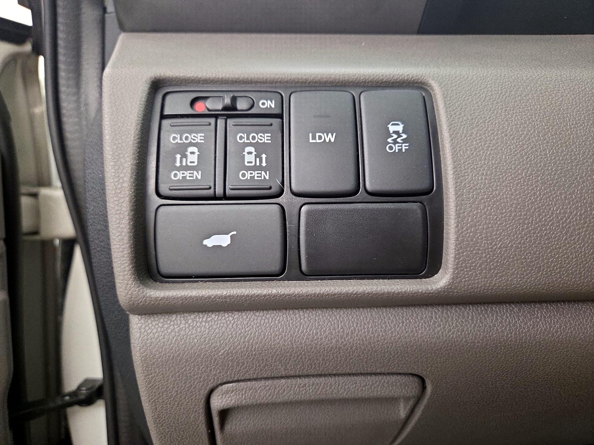 Thumbnail: 2016 Honda Odyssey - 13