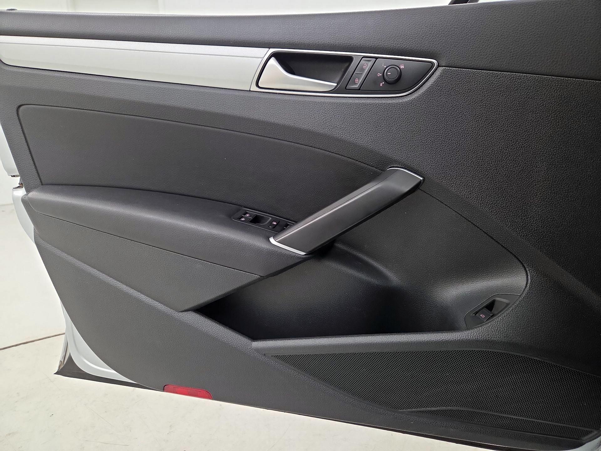 Thumbnail: 2019 Volkswagen Passat - 12