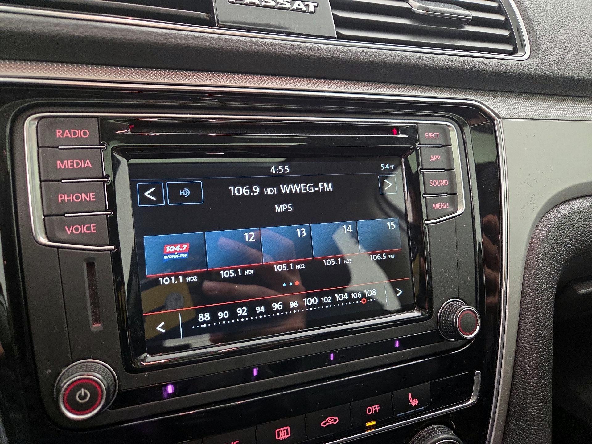 Thumbnail: 2019 Volkswagen Passat - 15