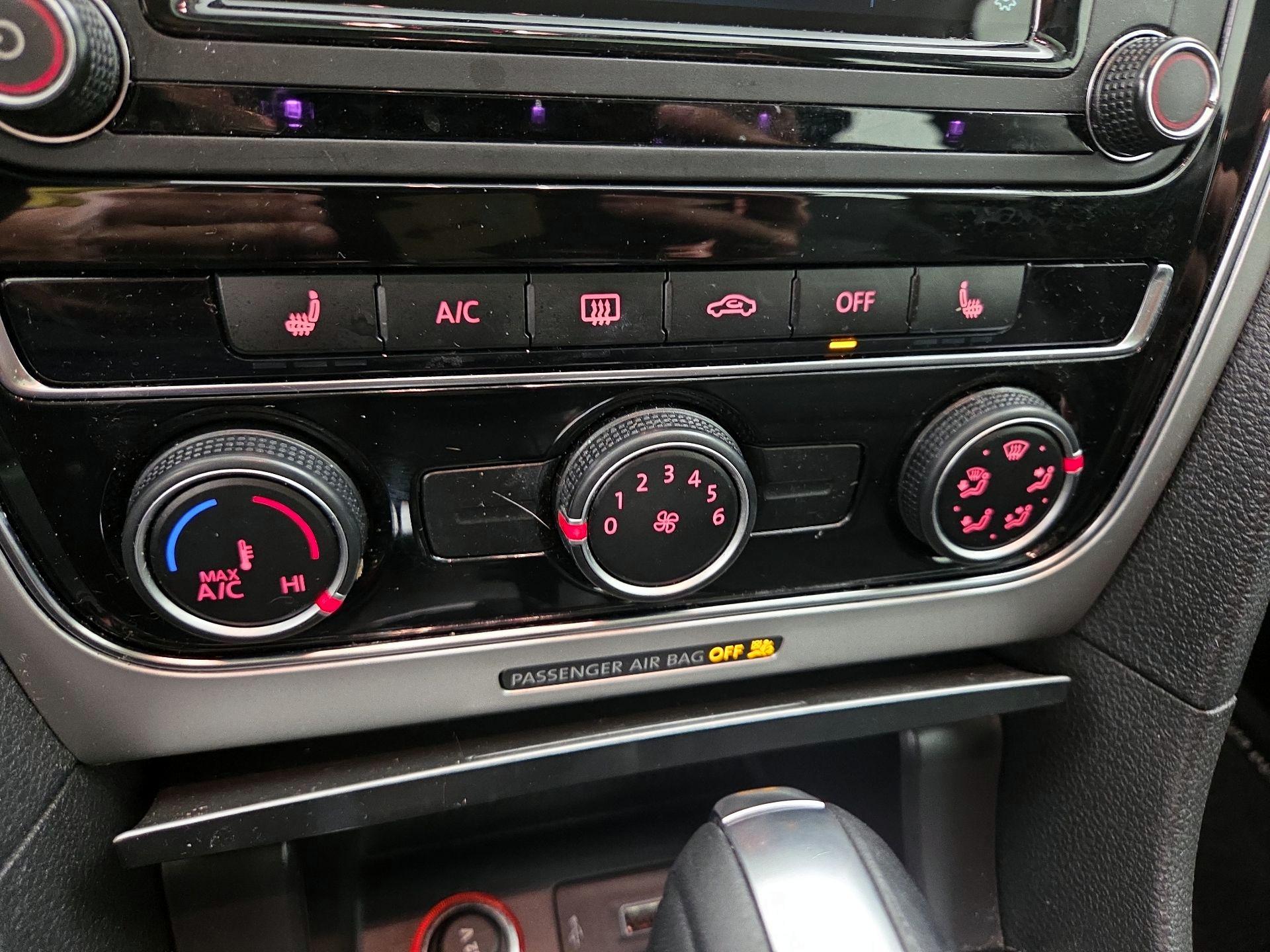 Thumbnail: 2019 Volkswagen Passat - 16