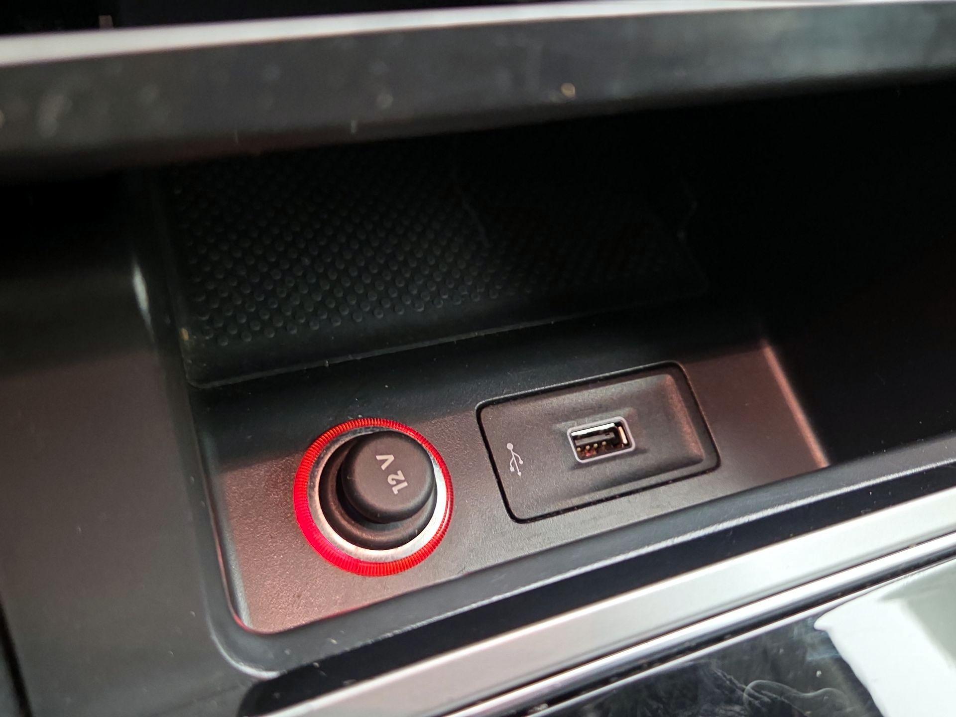 Thumbnail: 2019 Volkswagen Passat - 18