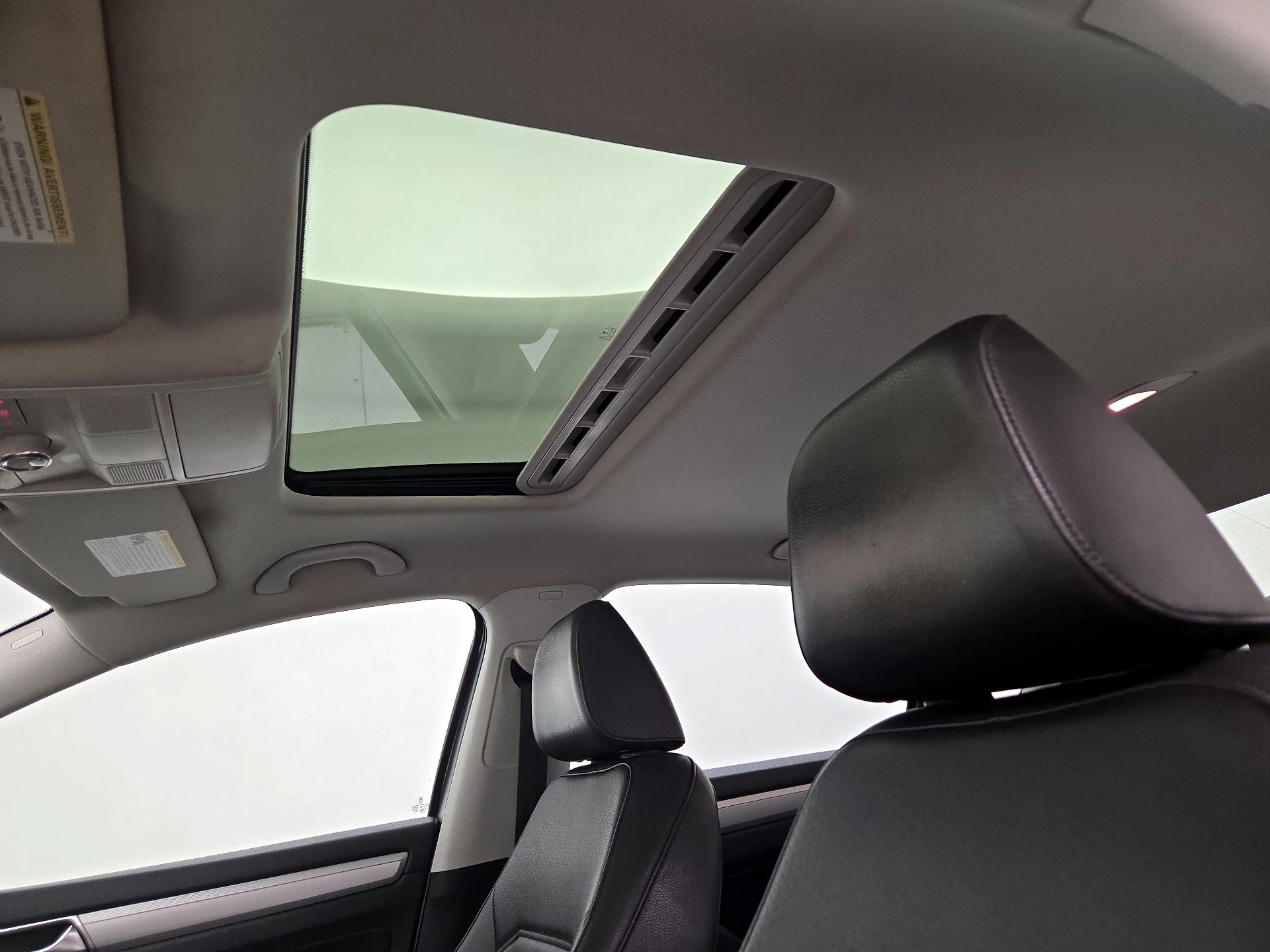 Thumbnail: 2019 Volkswagen Passat - 19