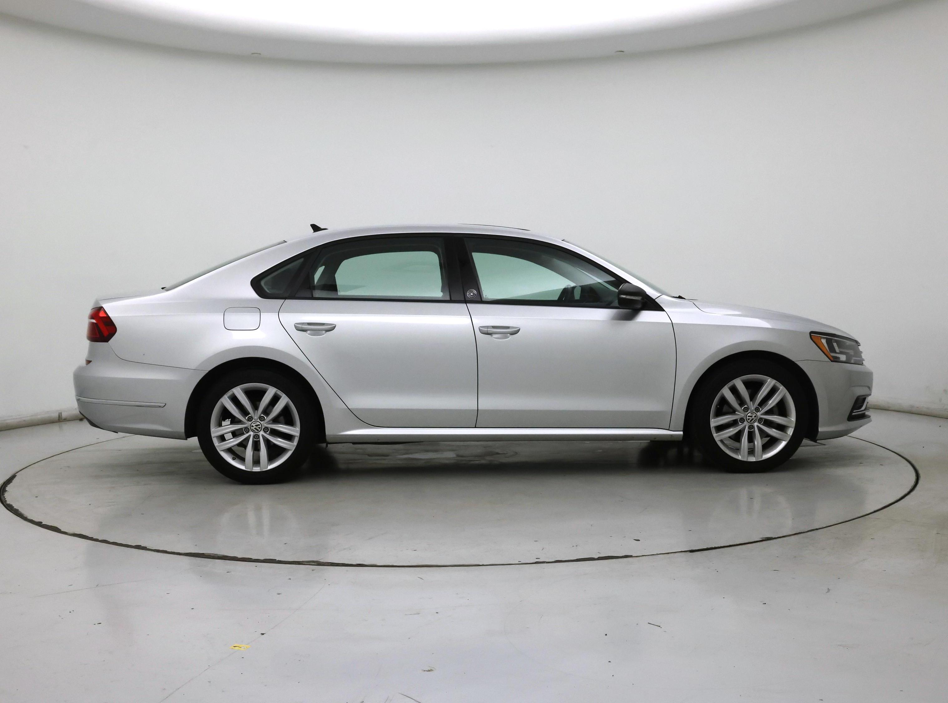 Thumbnail: 2019 Volkswagen Passat - 7