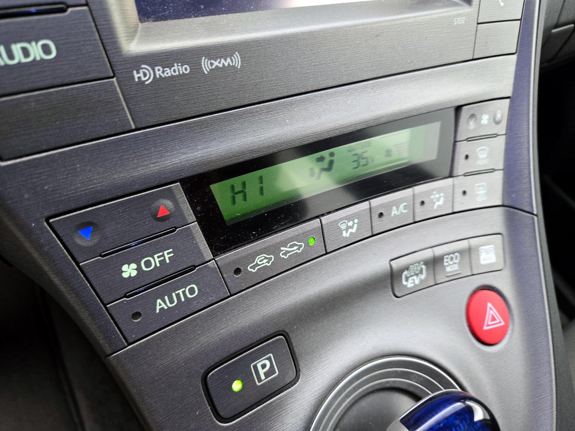 Thumbnail: 2014 Toyota Prius - 16