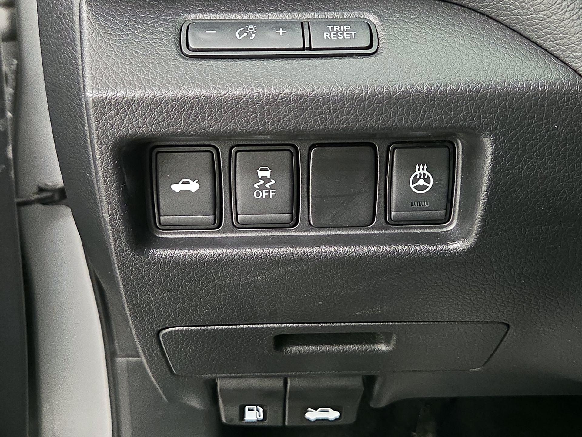 Thumbnail: 2018 Nissan Altima - 13