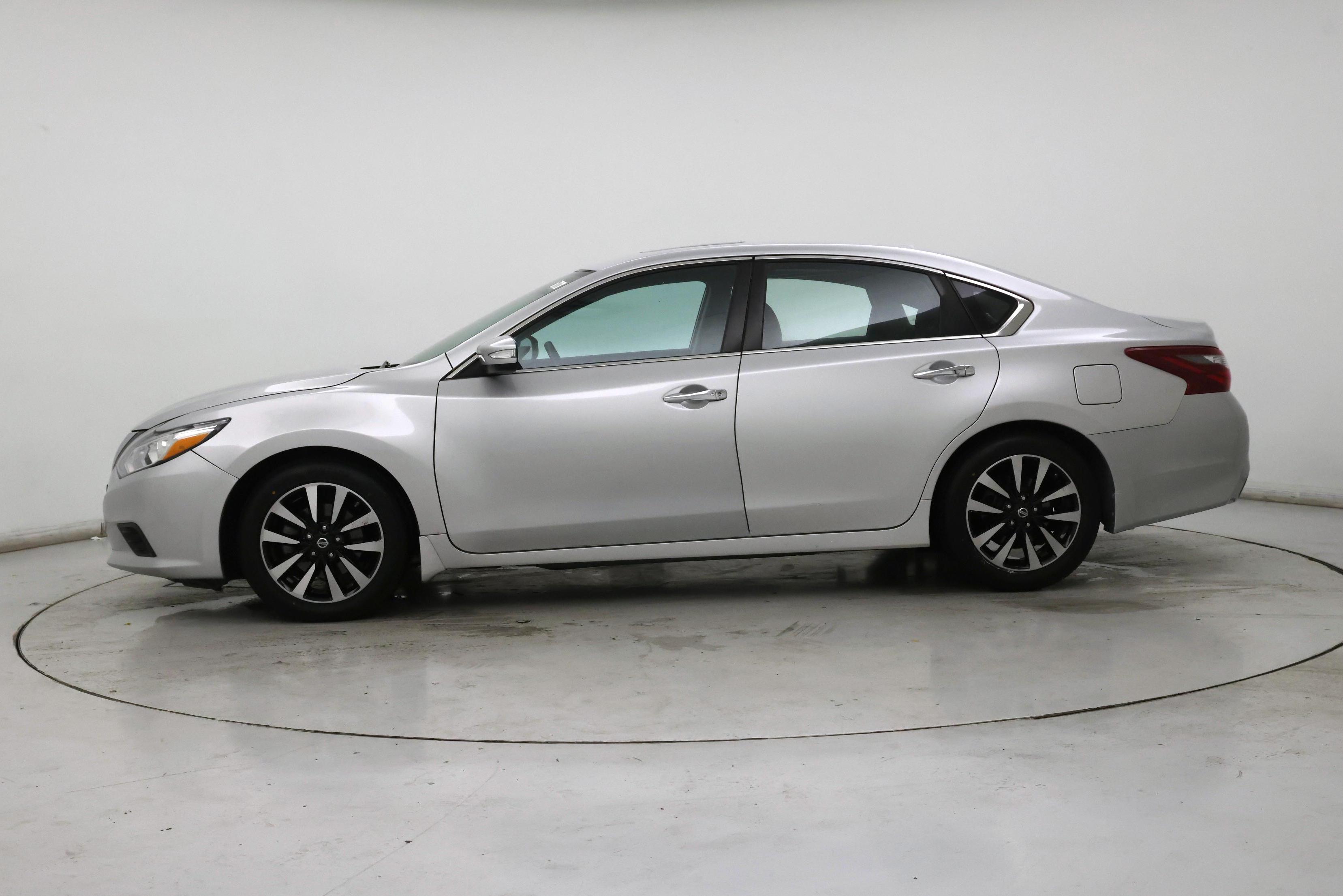 Thumbnail: 2018 Nissan Altima - 3